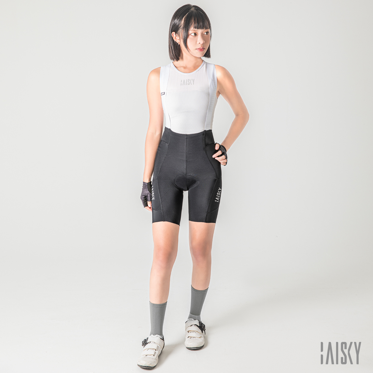 女款快拆雙扣空力吊帶短褲 速捷 黑