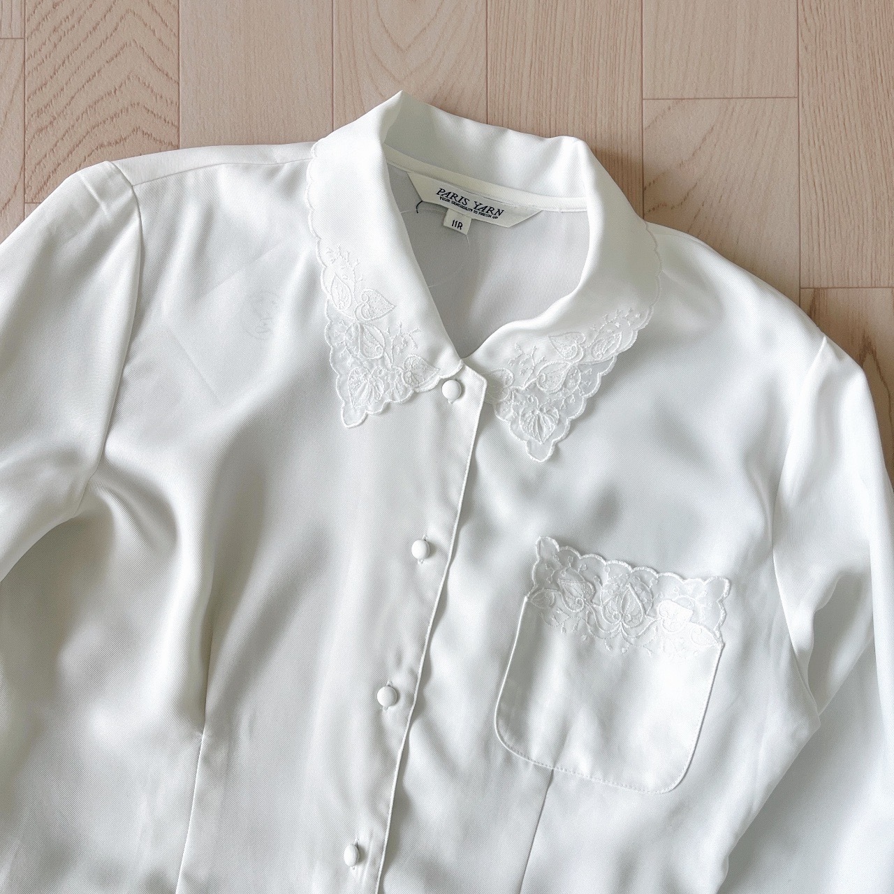 白色心形樹葉刺繡長袖上衣