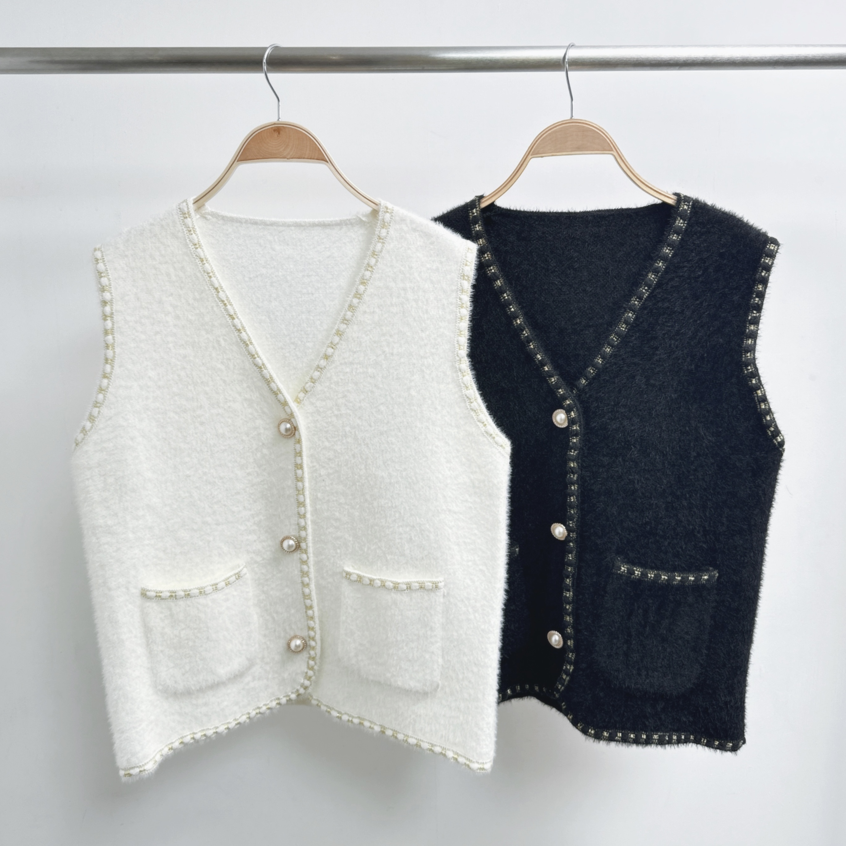 雙口袋金線拼邊復古珍珠鈕仿兔毛背心 (K20-K21)