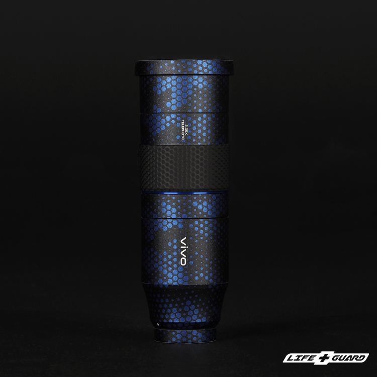 Vivo Zeiss 2.35x 長焦增距 貼膜質感特寫，LIFE+GUARD 藍曼巴設計風格