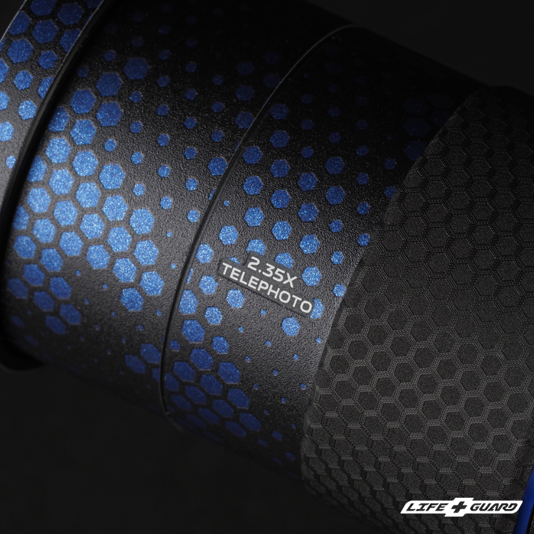 Vivo Zeiss 2.35x 長焦增距 貼膜質感特寫，LIFE+GUARD 藍曼巴設計風格