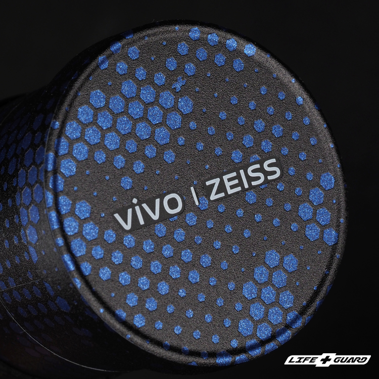 Vivo Zeiss 2.35x 長焦增距 貼膜質感，鏡頭蓋特寫，LIFE+GUARD 藍曼巴設計風格