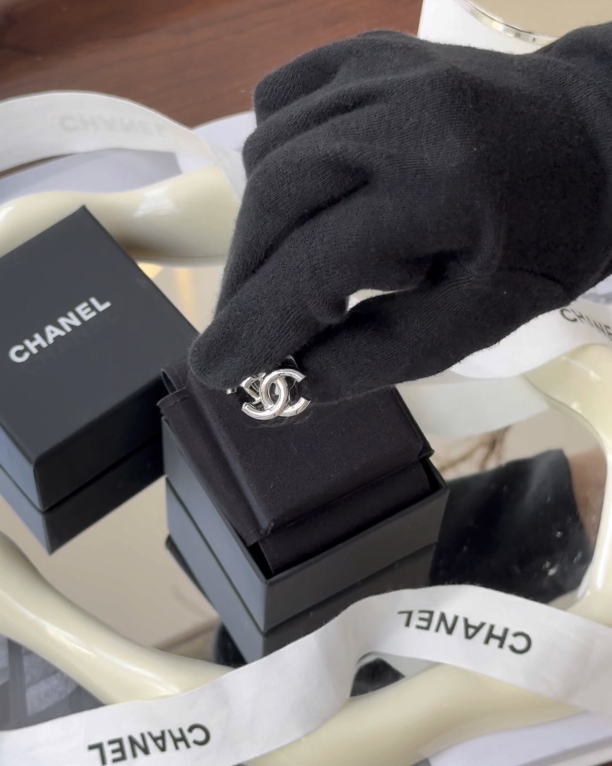 CHANEL｜雙C LOGO耳針 銀色