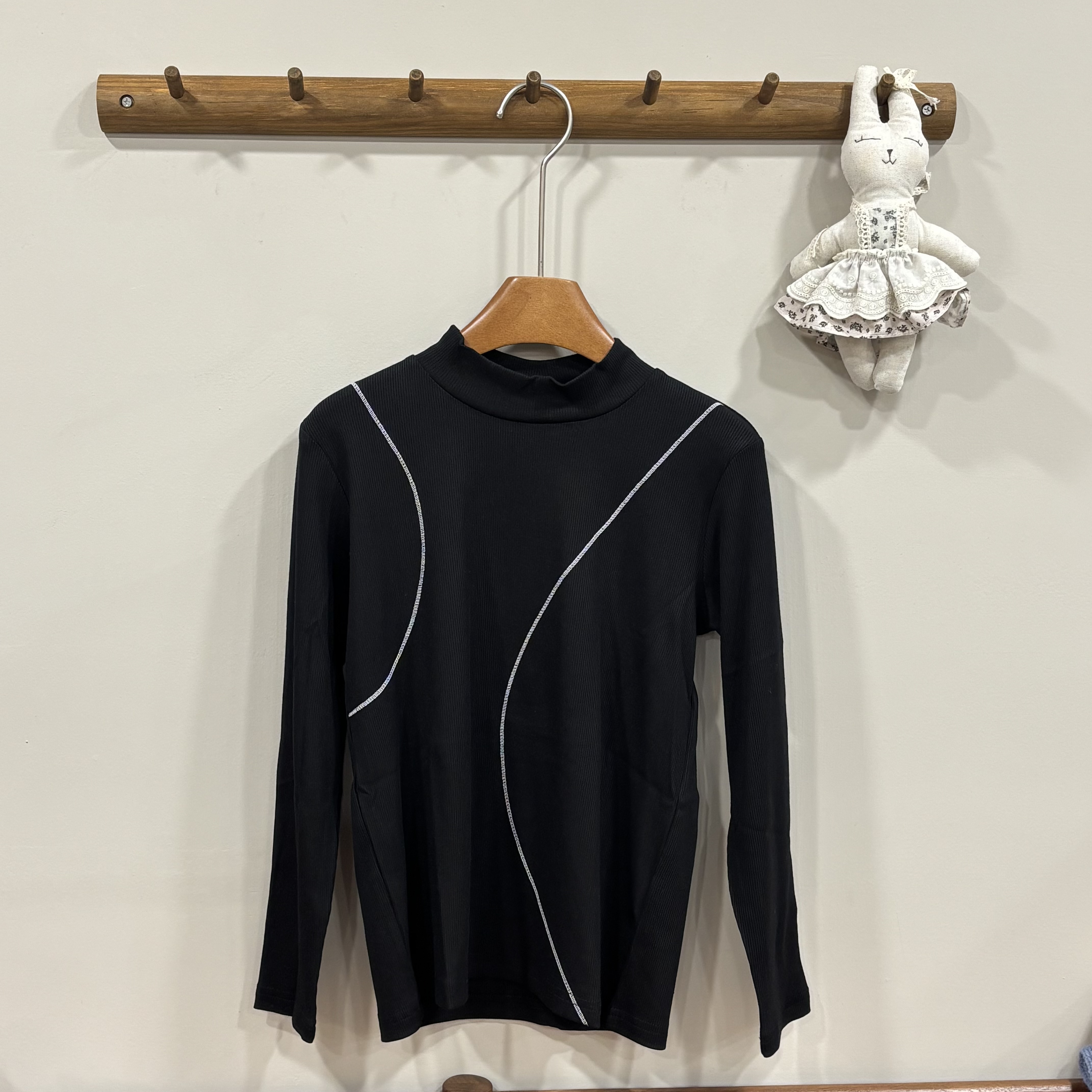 A03233設計師品牌線條造型上衣