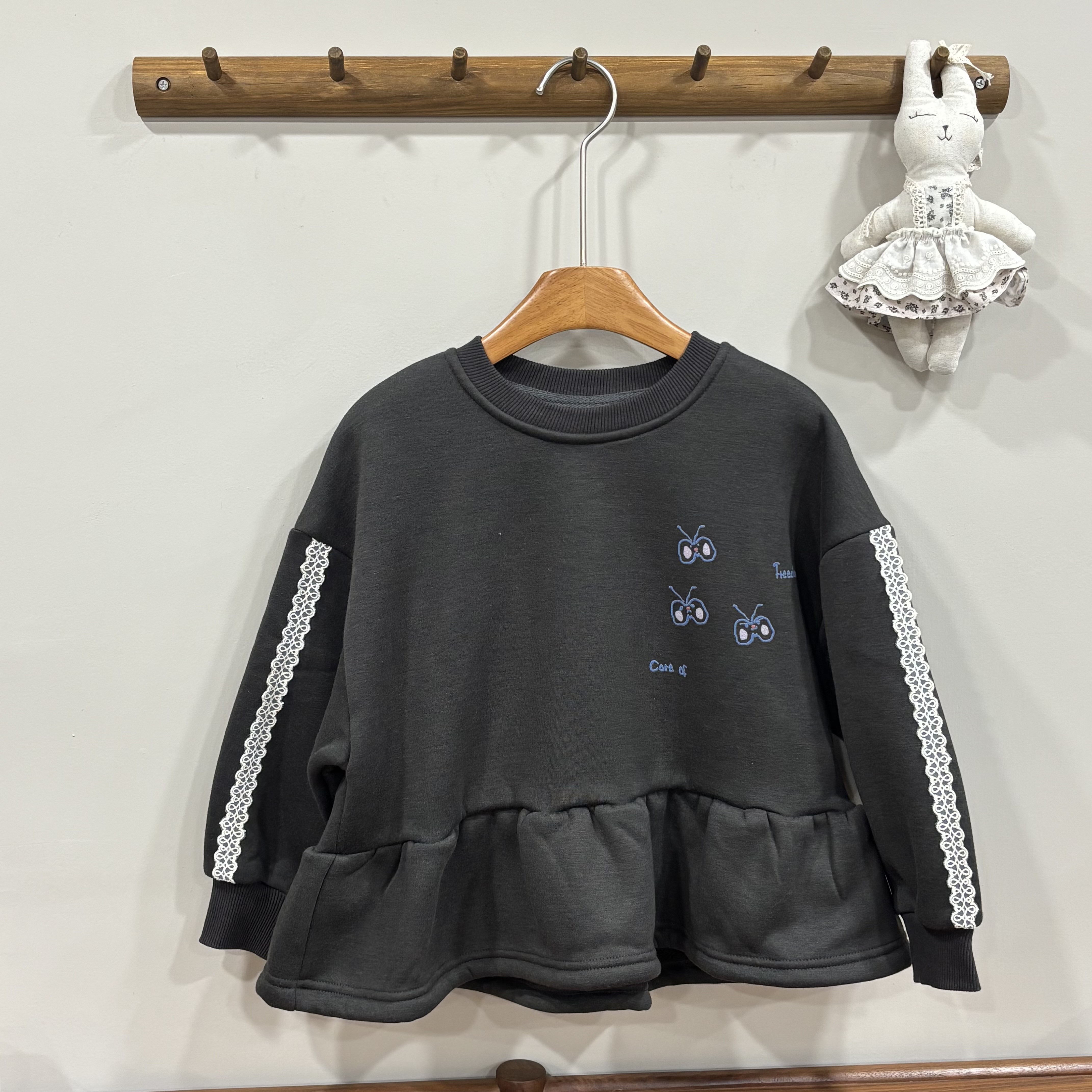 A03632手袖蕾絲裙擺上衣