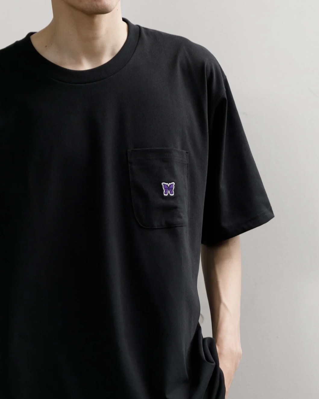 【現貨】Needles S/S Crew Neck 刺繡 口袋 小Logo 短Tee 黑 白