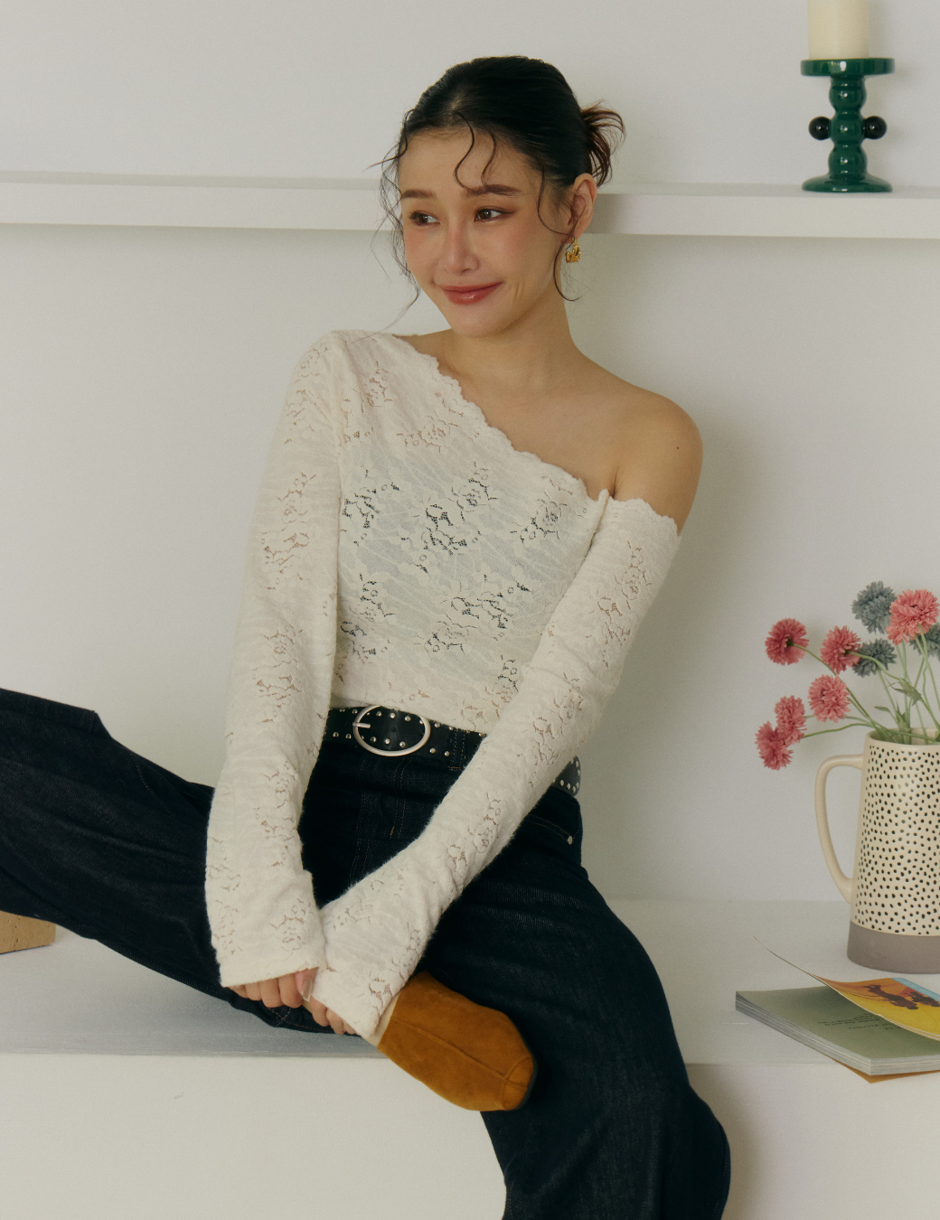 提花蕾絲斜肩上衣（3尺寸）