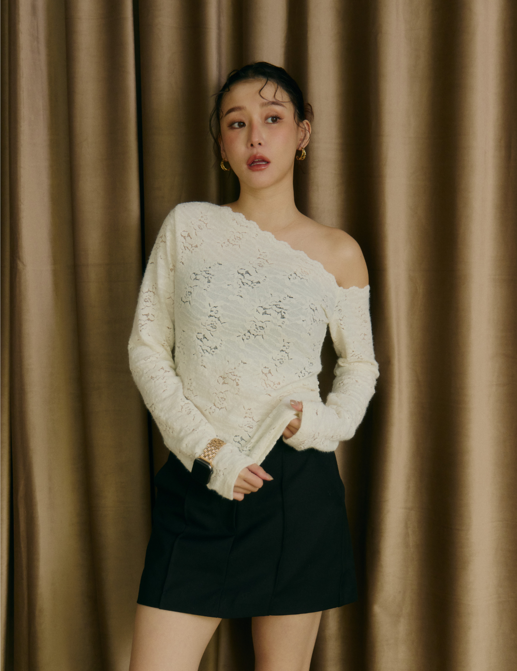 提花蕾絲斜肩上衣（3尺寸）