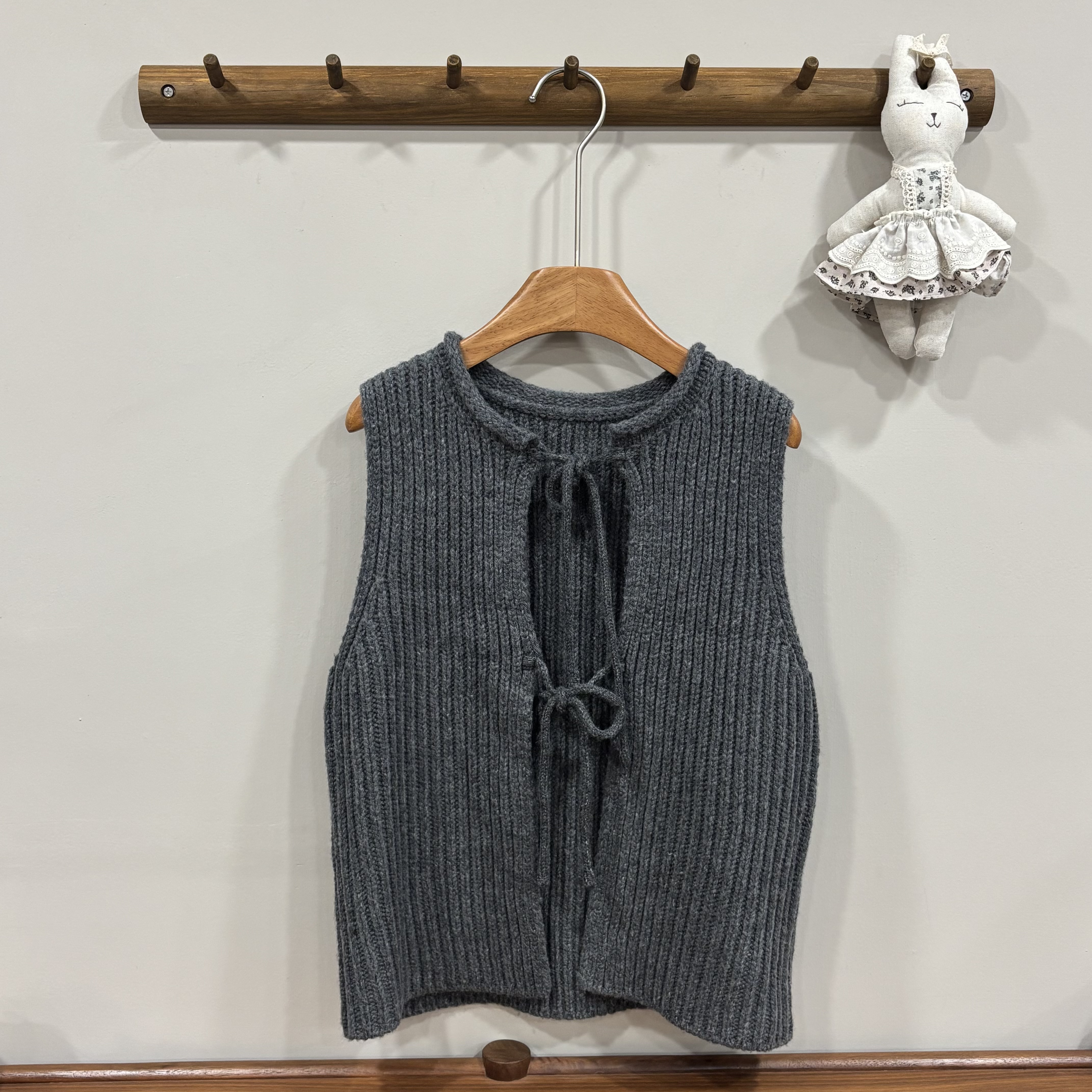 A03275綁帶羊毛針織背心