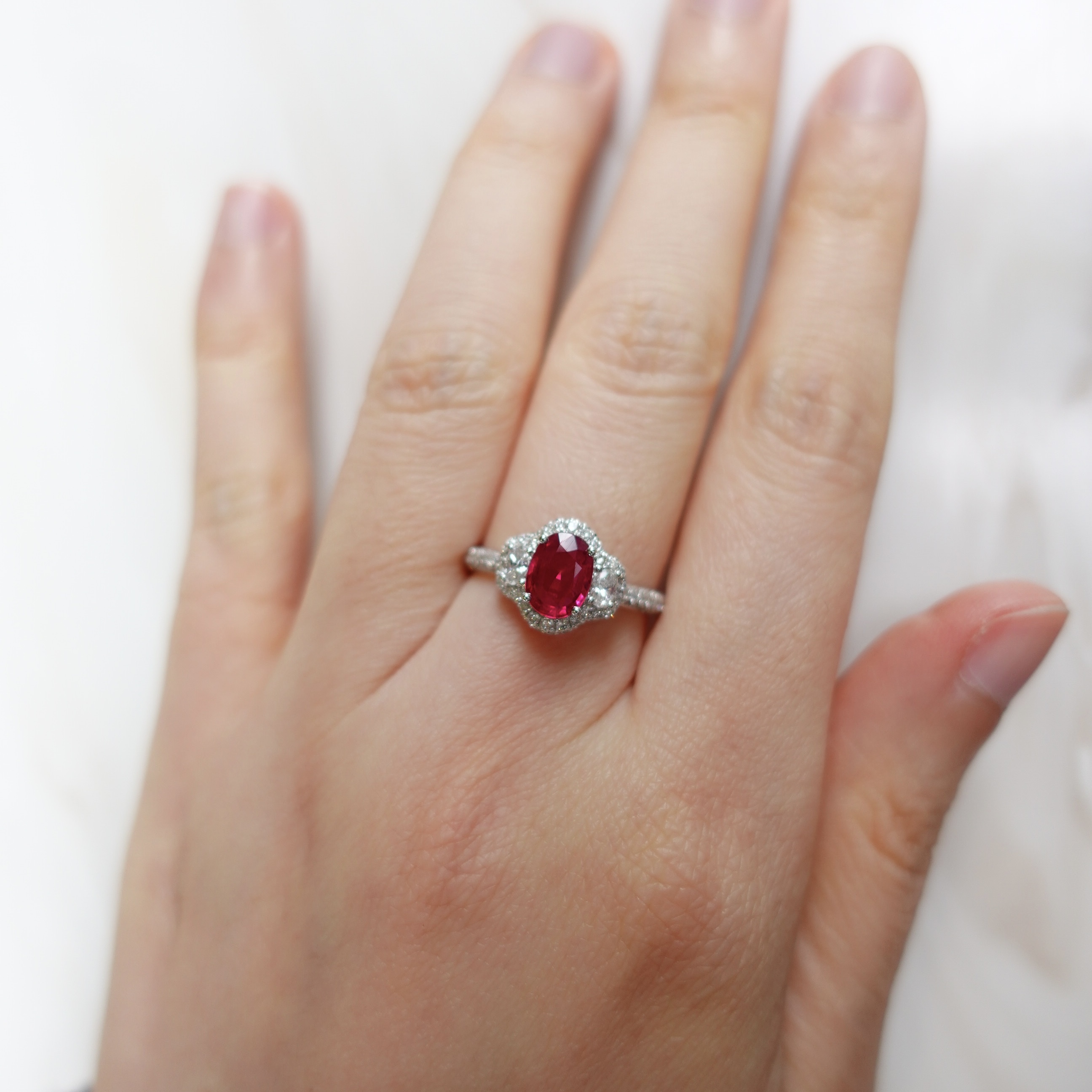 1.06ct緬甸產天然紅寶石18K金鑽石戒指 (帶AIGS證書)