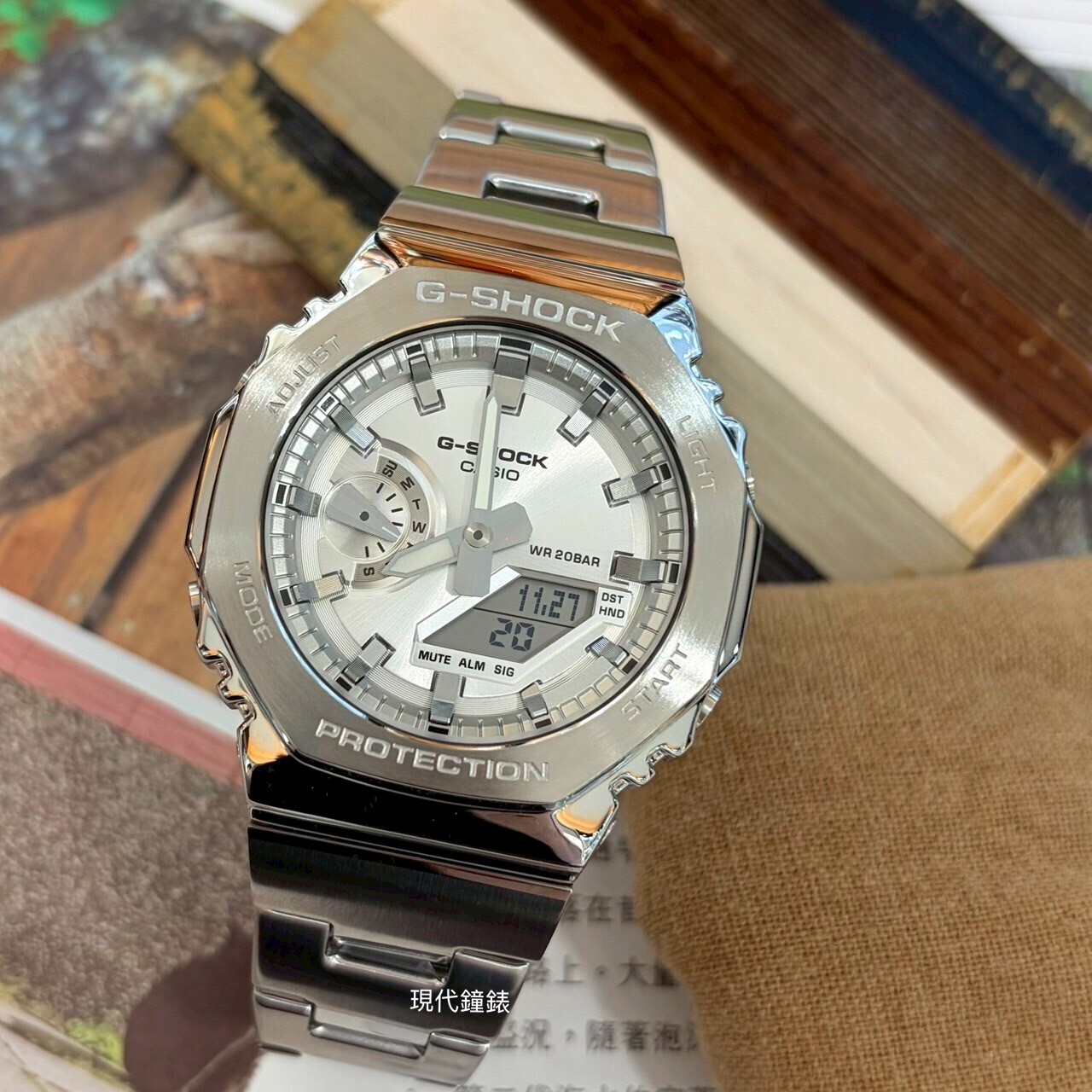 【G-SHOCK】八角金屬鋼帶雙顯示電子錶 GM-2110D-7A 44.4mm 現代鐘錶