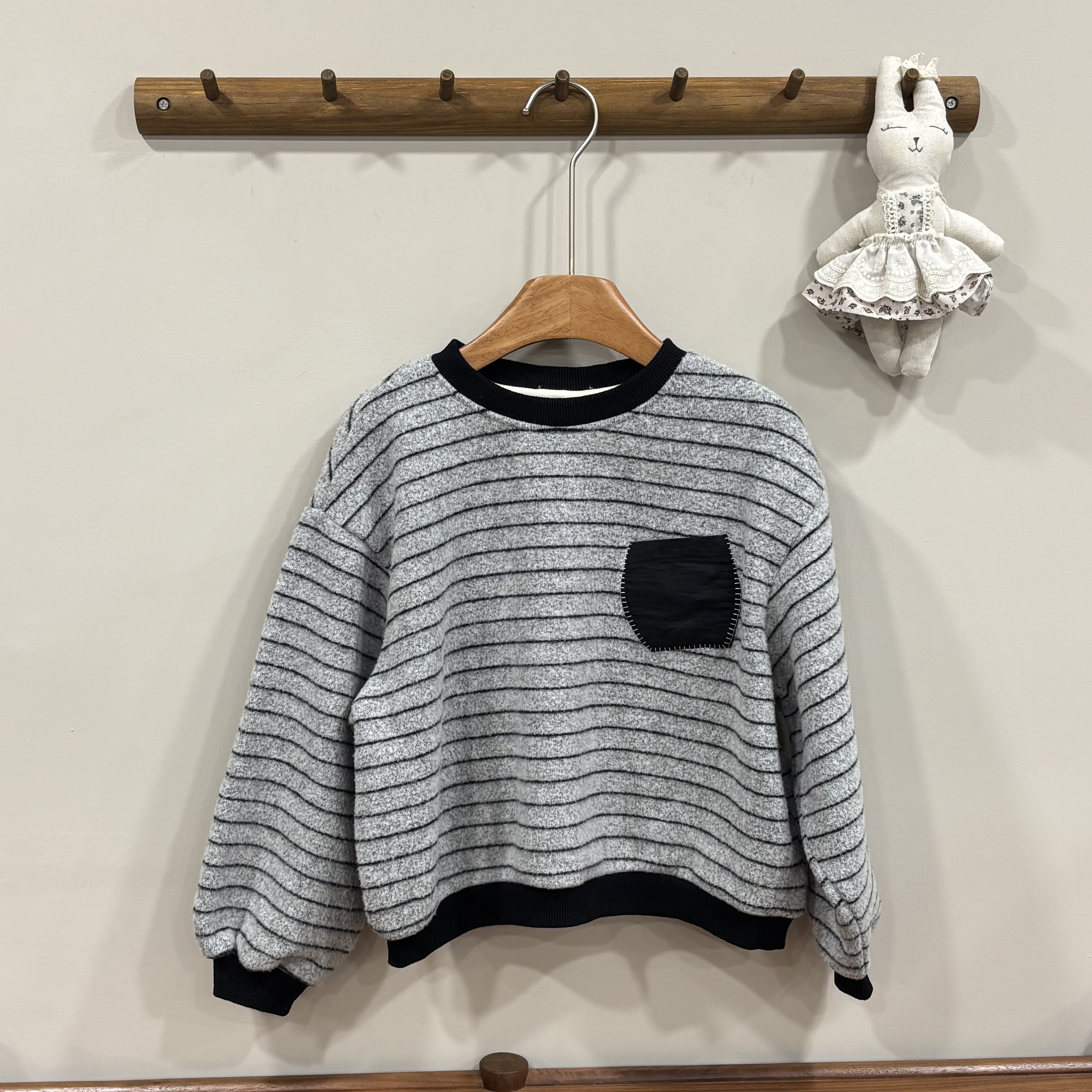 A03300車線口袋磨毛條紋上衣