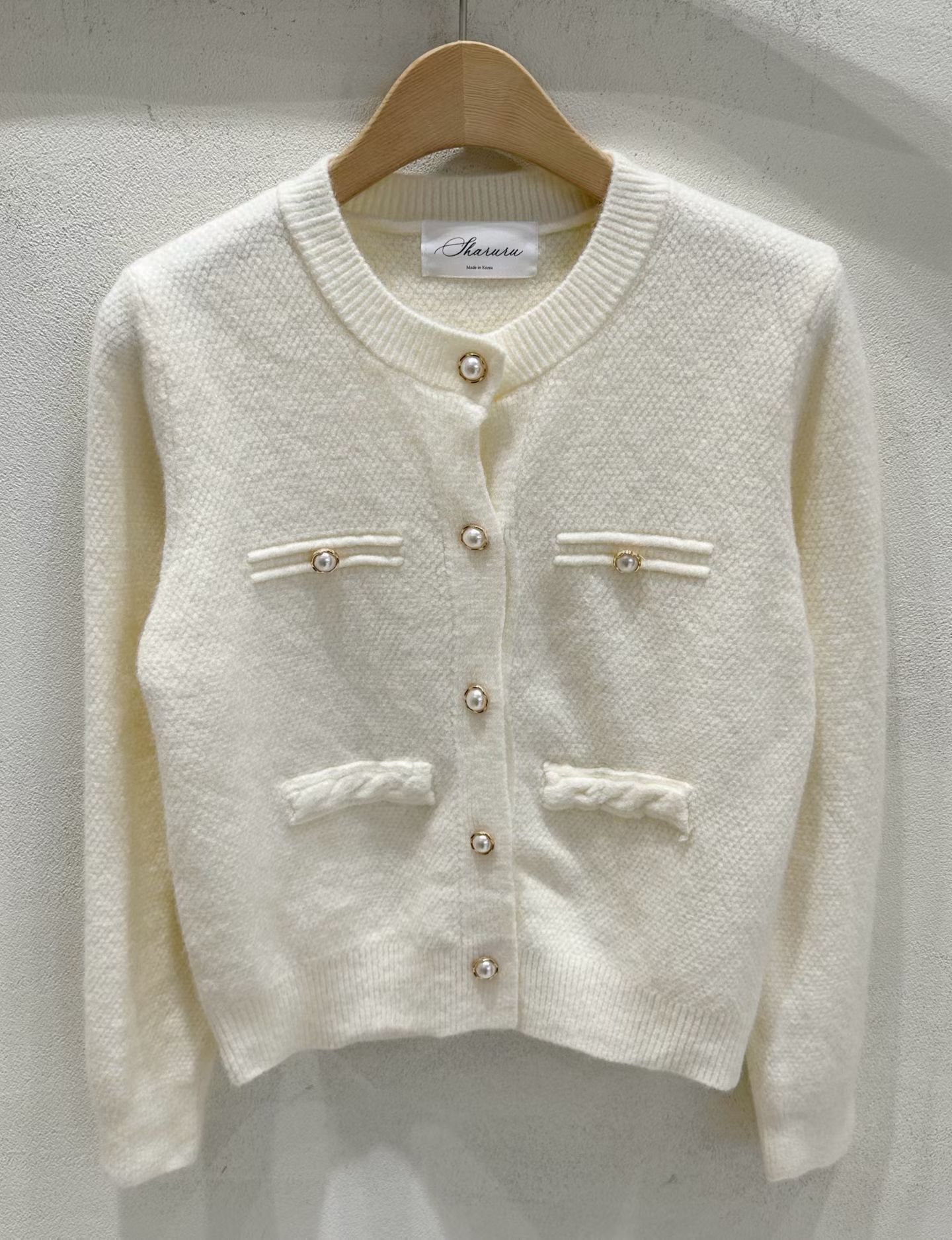 SU5320 圓領珍珠紐扣針織外套