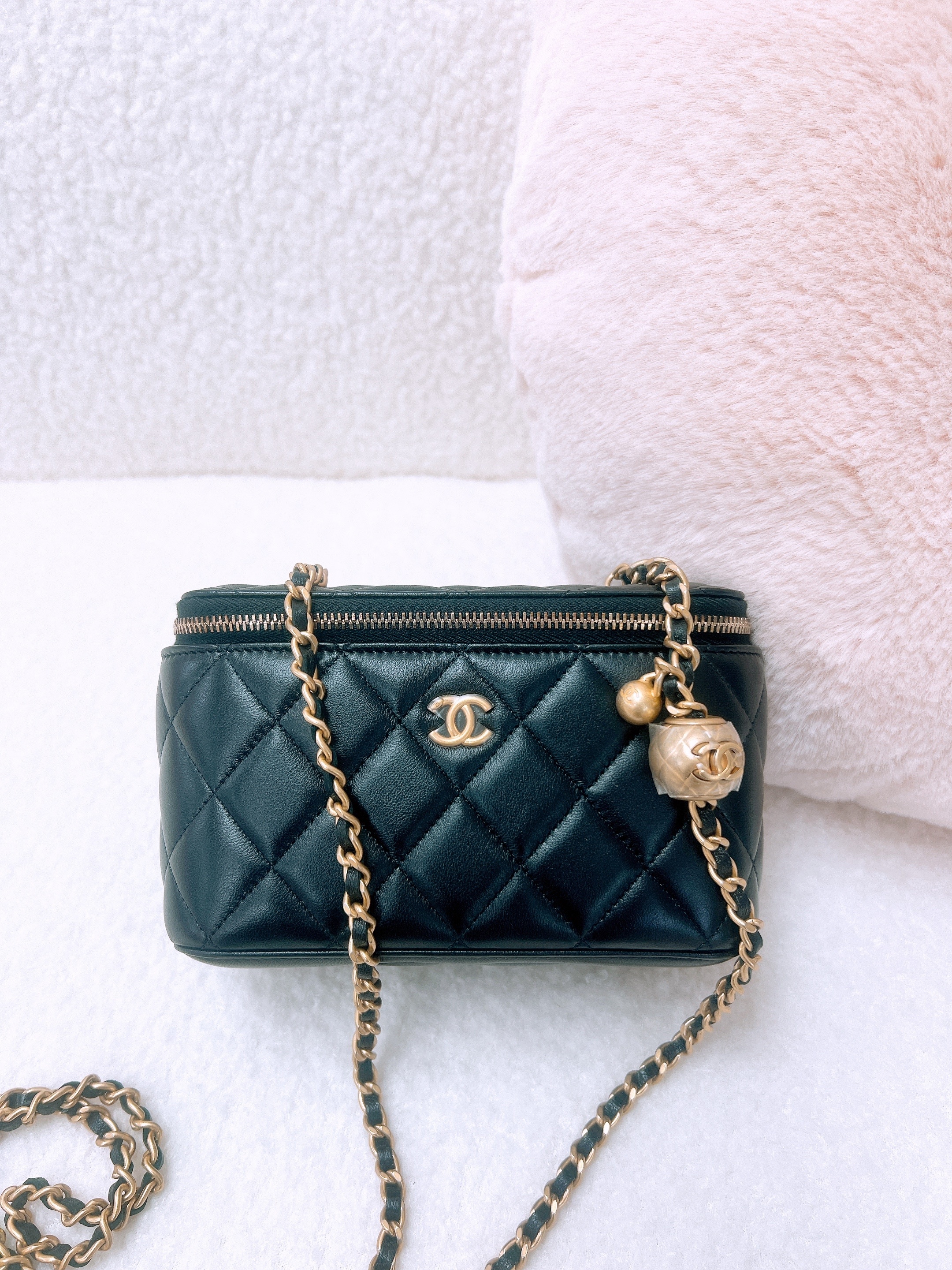 *Unused* Chanel vanity with pearl crush (black GHw) 黑色金球