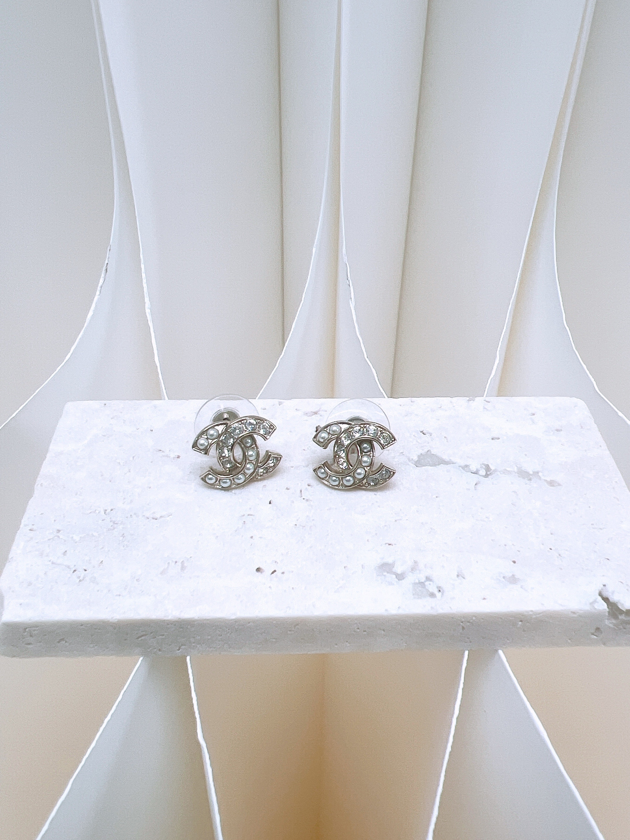 Chanel 20b pearl crystal earrings