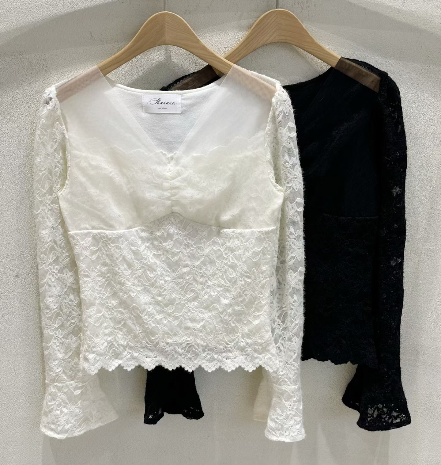 SU5338 刺綉蕾絲雪紡領上衣