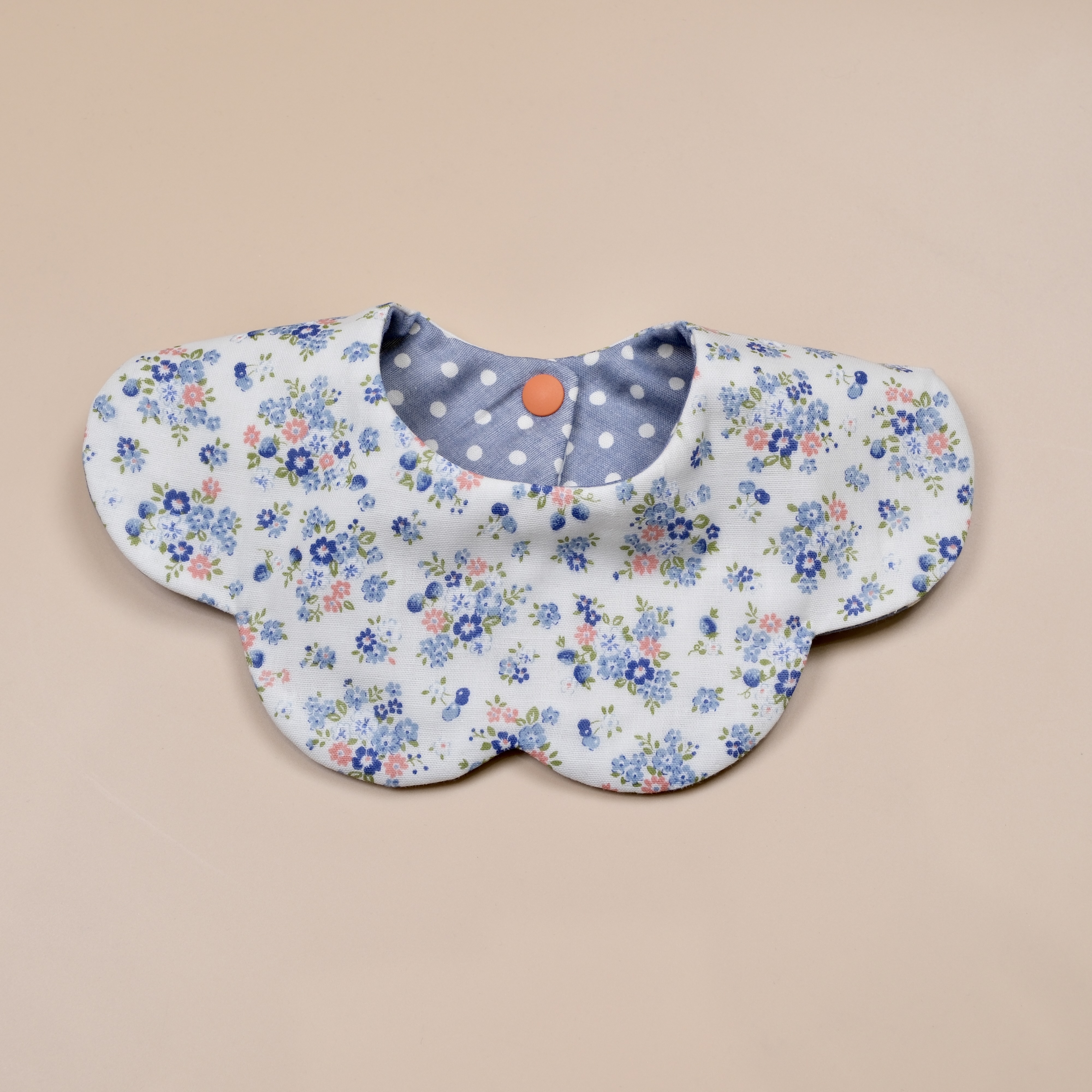 花型二重紗圍兜兜 ✤ 白底小花卉 ✤