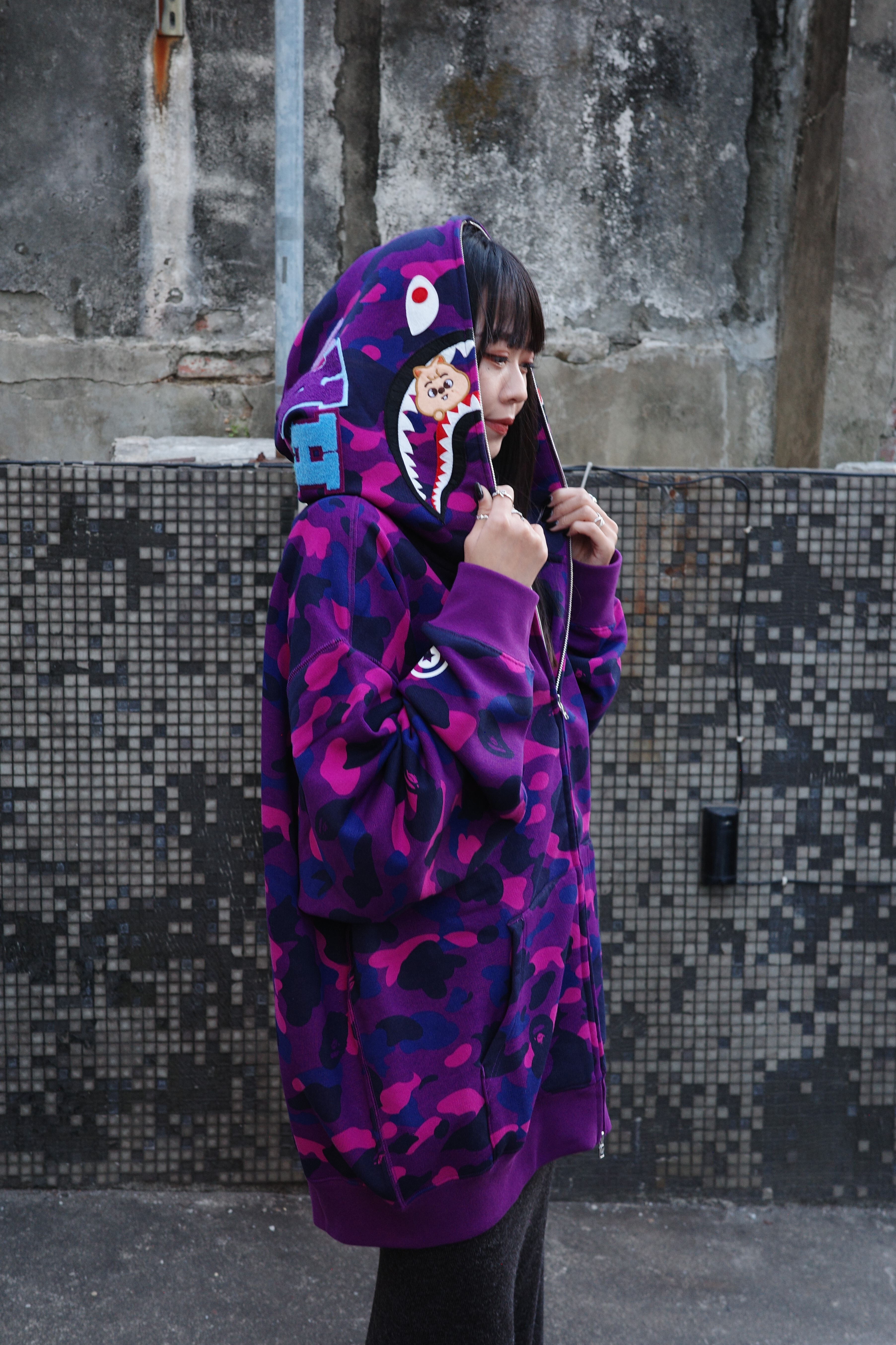 Bape x Stray Kids 聯名款 FW25 短尾矮袋鼠刺繡滿印迷彩鯊魚連帽外套1L73-115-922 / 0ZXSWM922151P