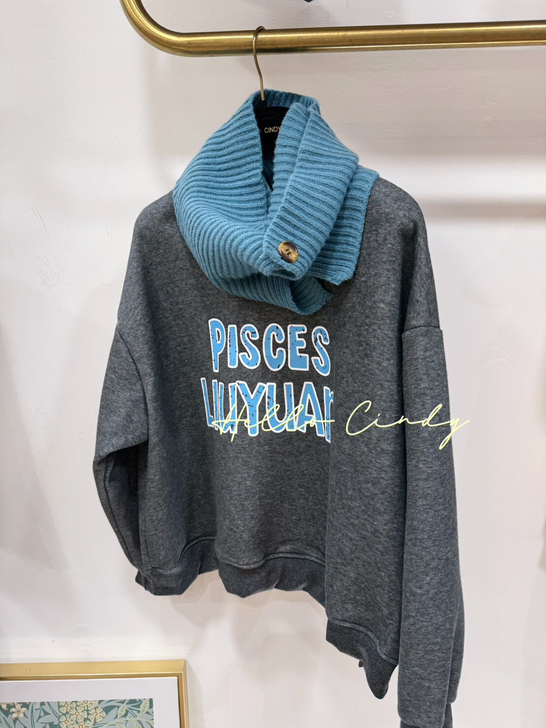 B12054 超可愛的附脖圍撞色大學T