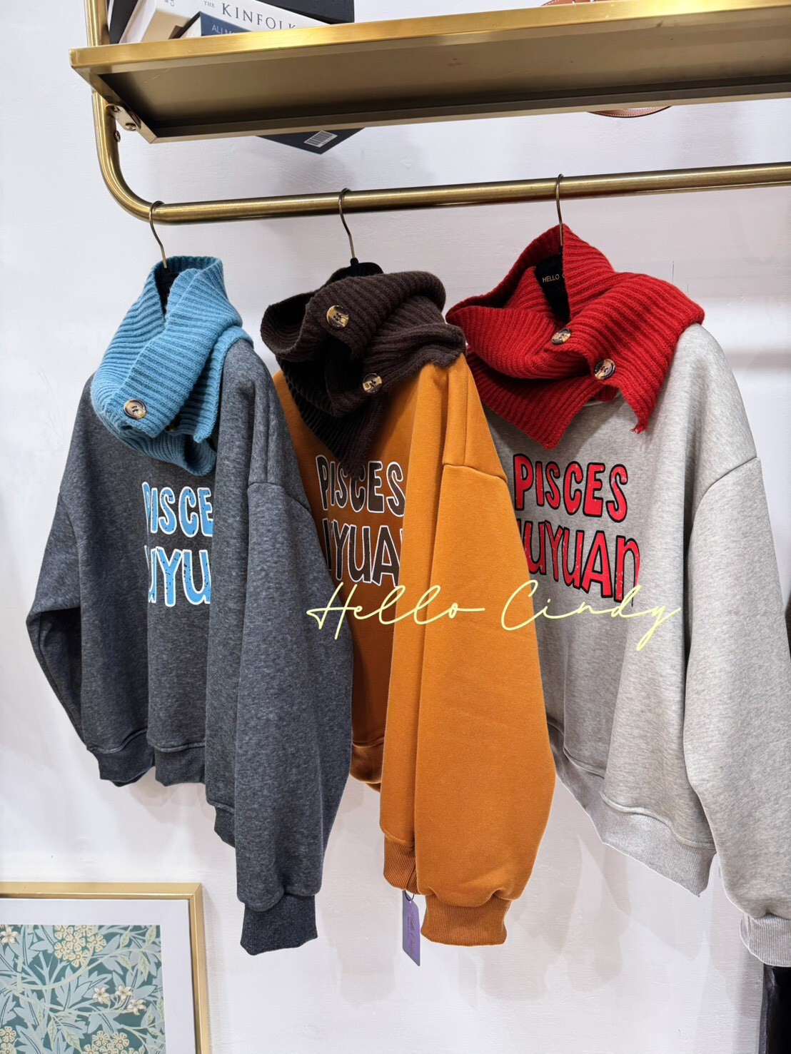 B12054 超可愛的附脖圍撞色大學T