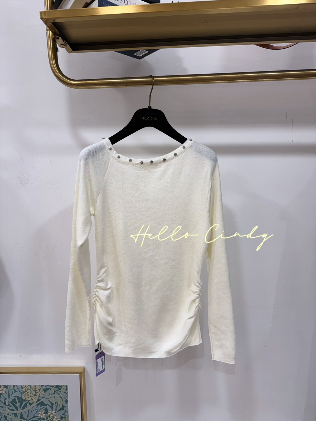 B12045 小露肩側抓皺卯釘上衣