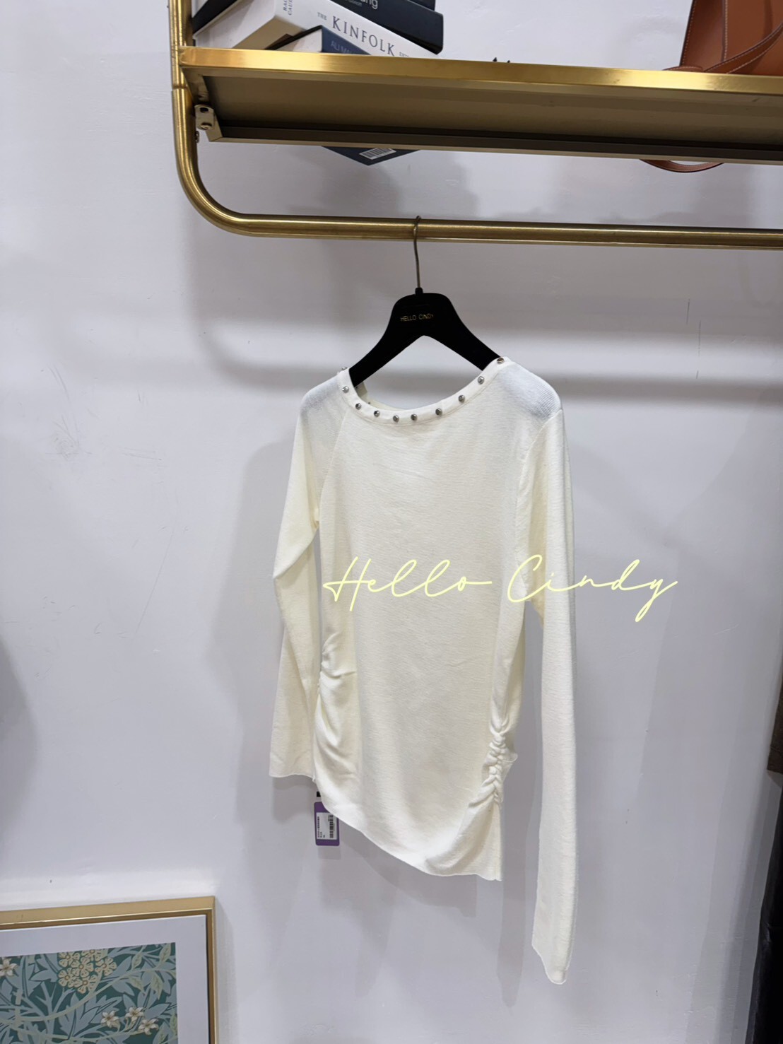 B12045 小露肩側抓皺卯釘上衣