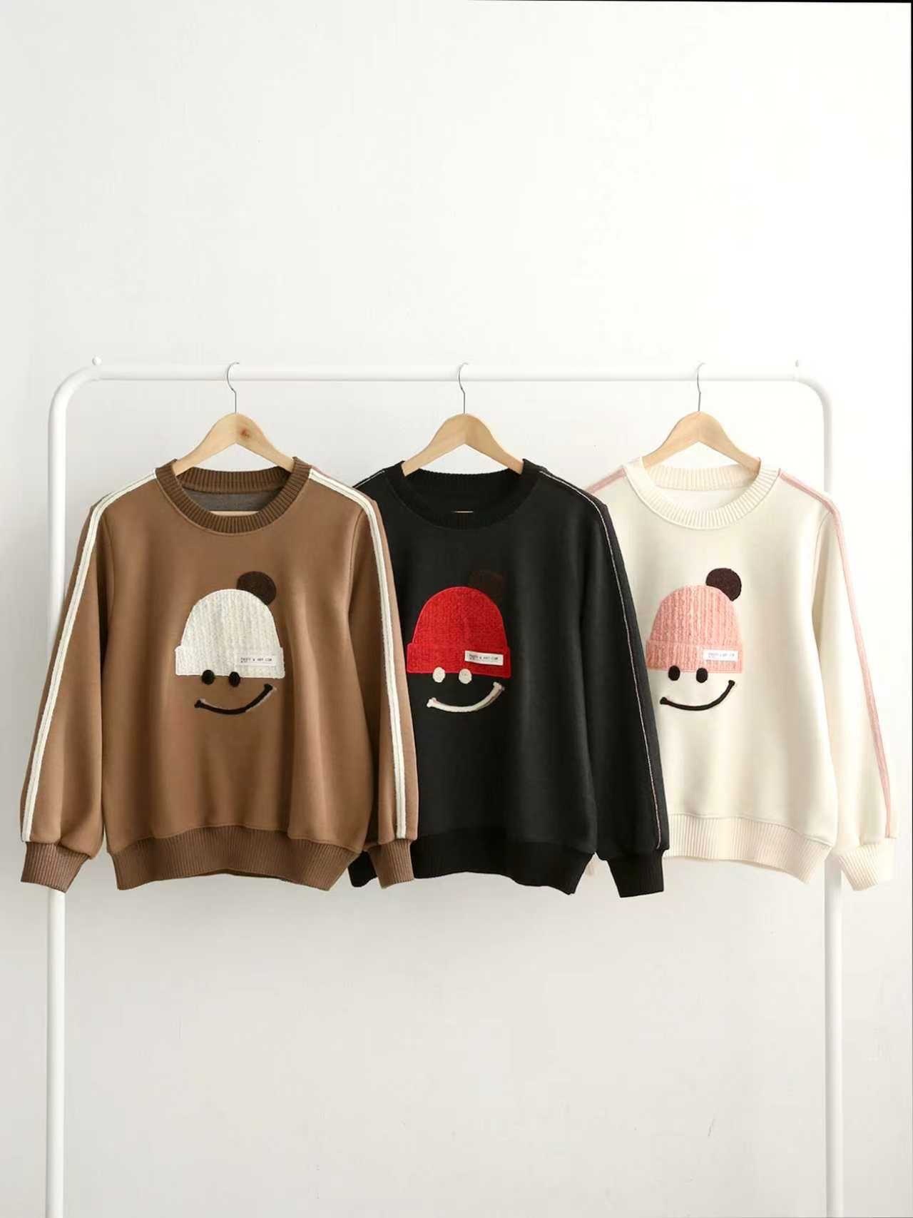 穿上就有好心情的那一件★笑臉毛帽刺繡大學T