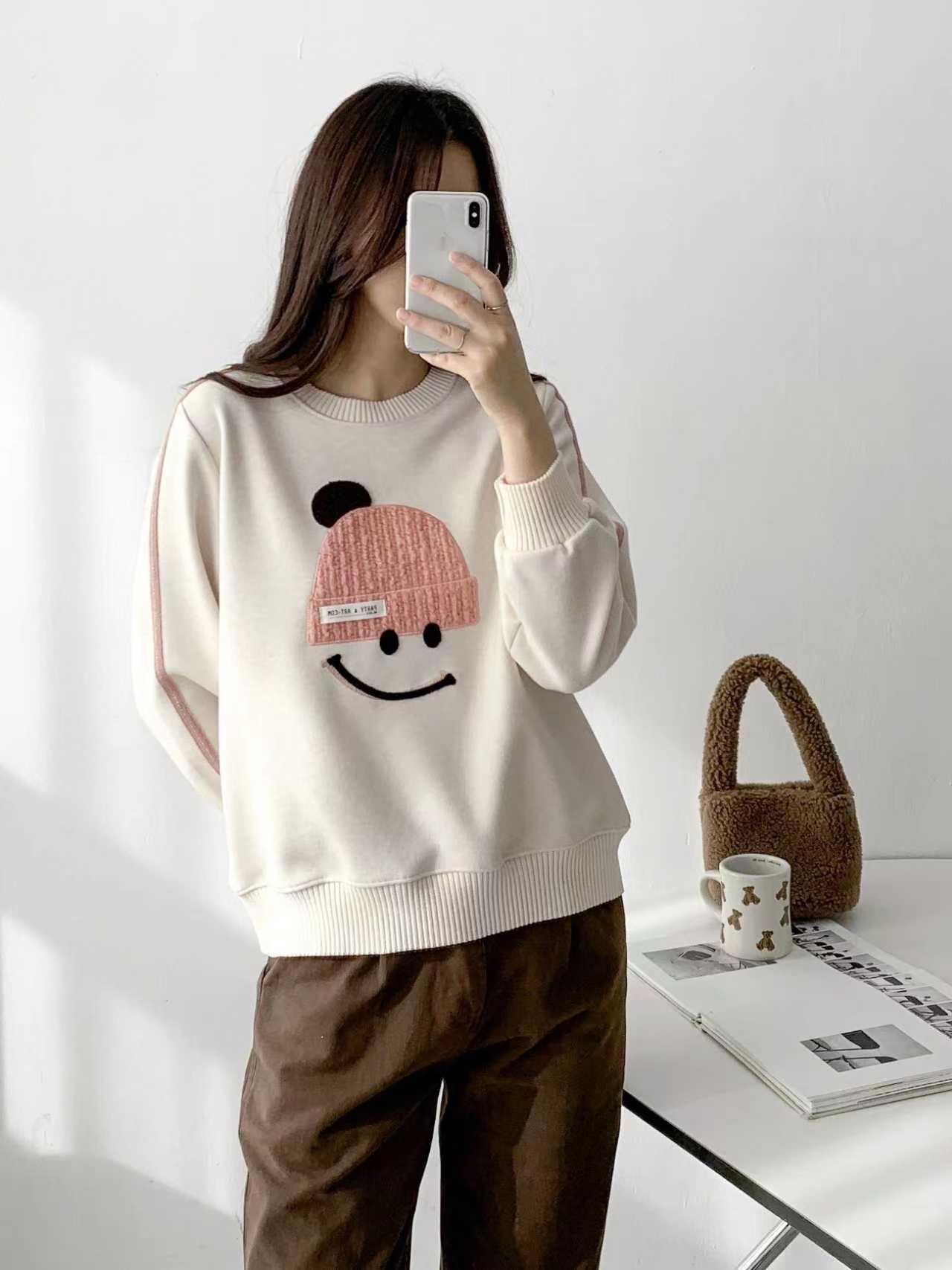 穿上就有好心情的那一件★笑臉毛帽刺繡大學T