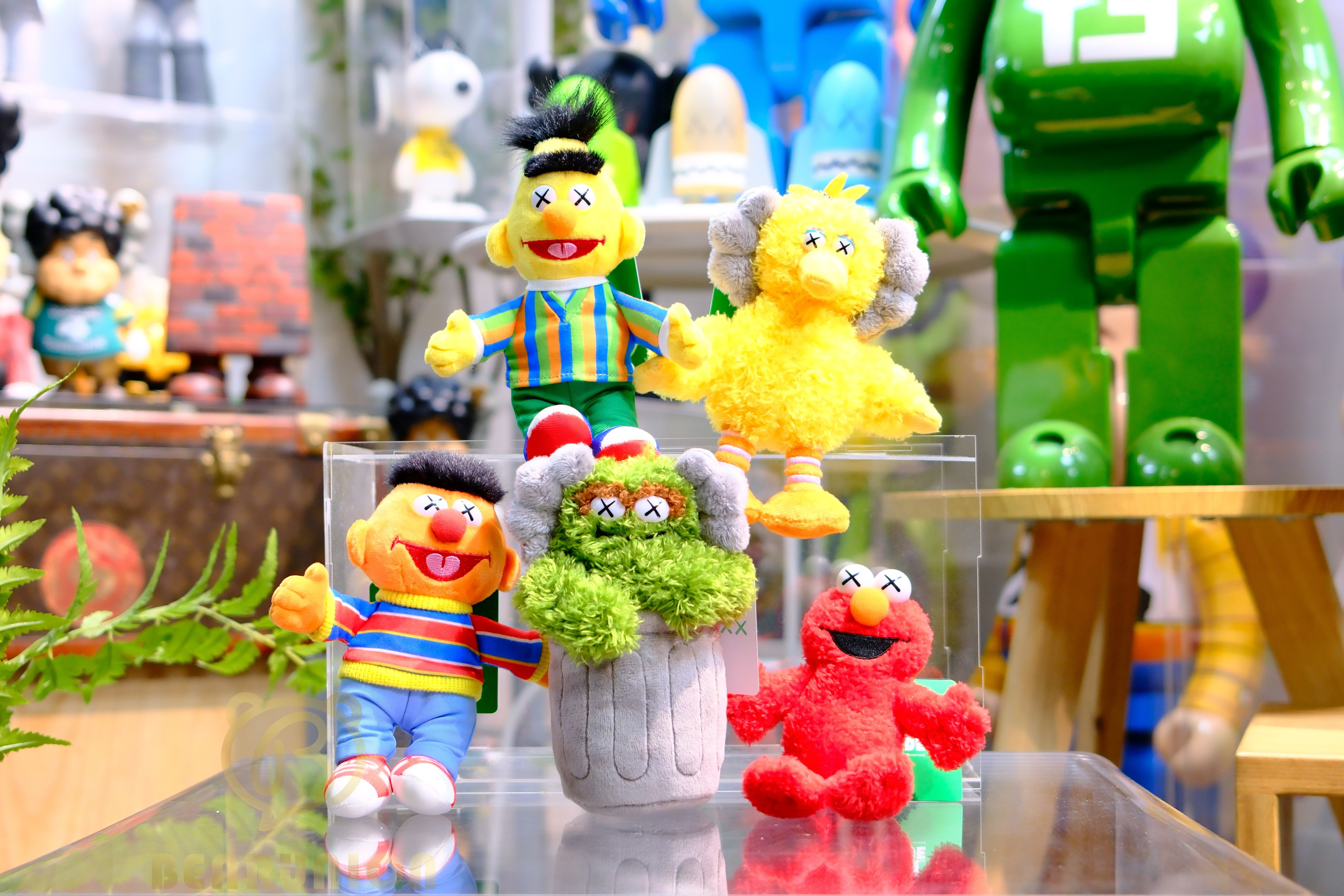 🎏預訂🎏KAWS Sesame Street keychain set of 5