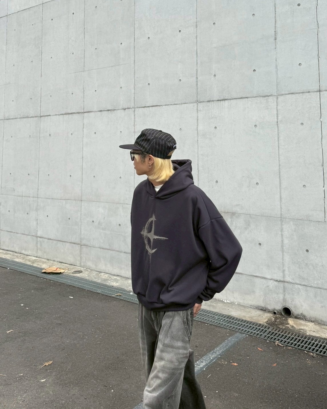 Boxy 噴漆 圖騰 寬短 刷毛 連帽 長袖 帽T