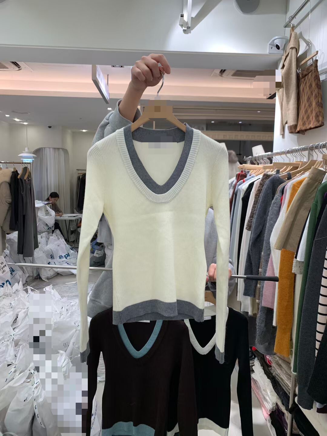 雙色V領合身針織