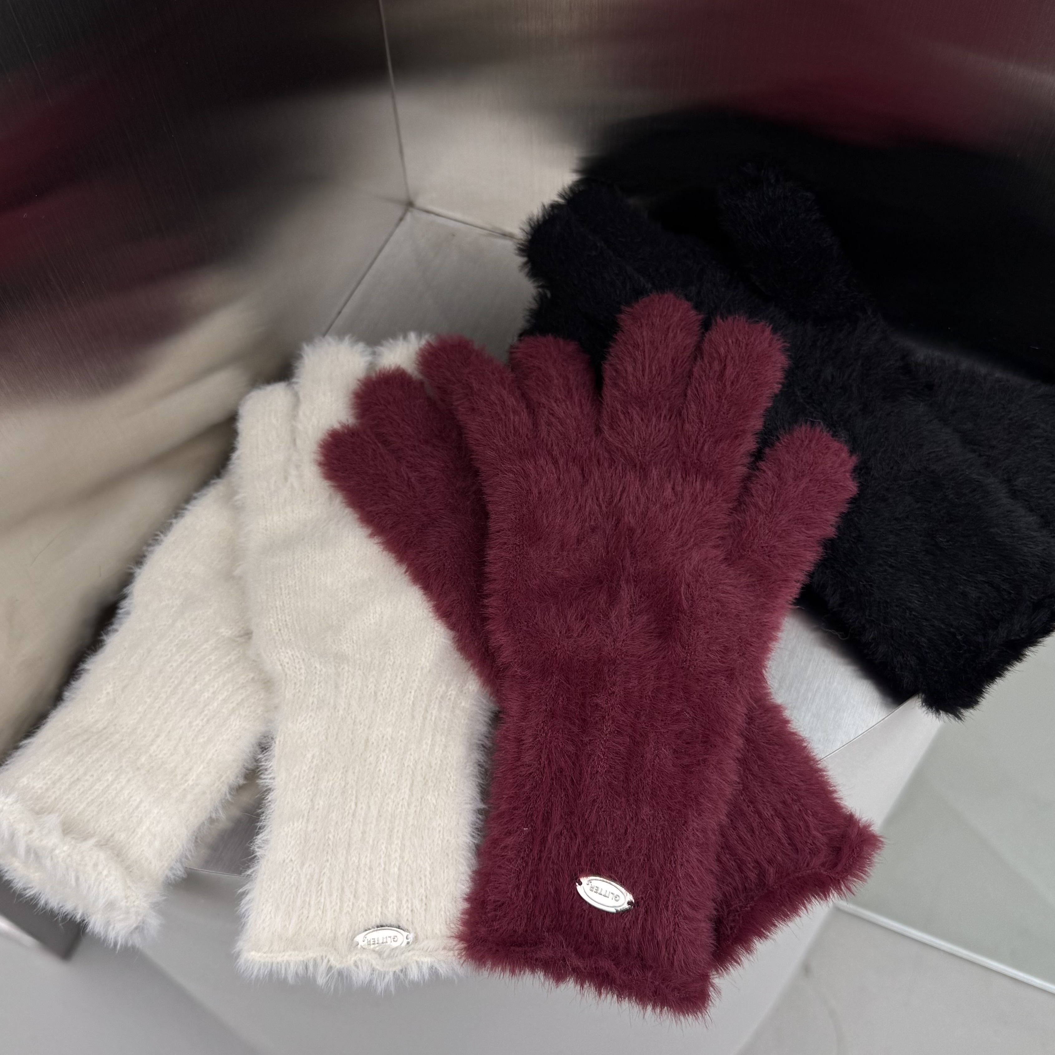 毛毛棉被感手套(白/紅/黑，無折扣)