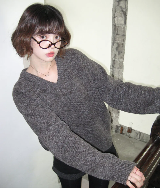 秋冬預訂｜寬鬆 V 領基本款羊毛針織衫