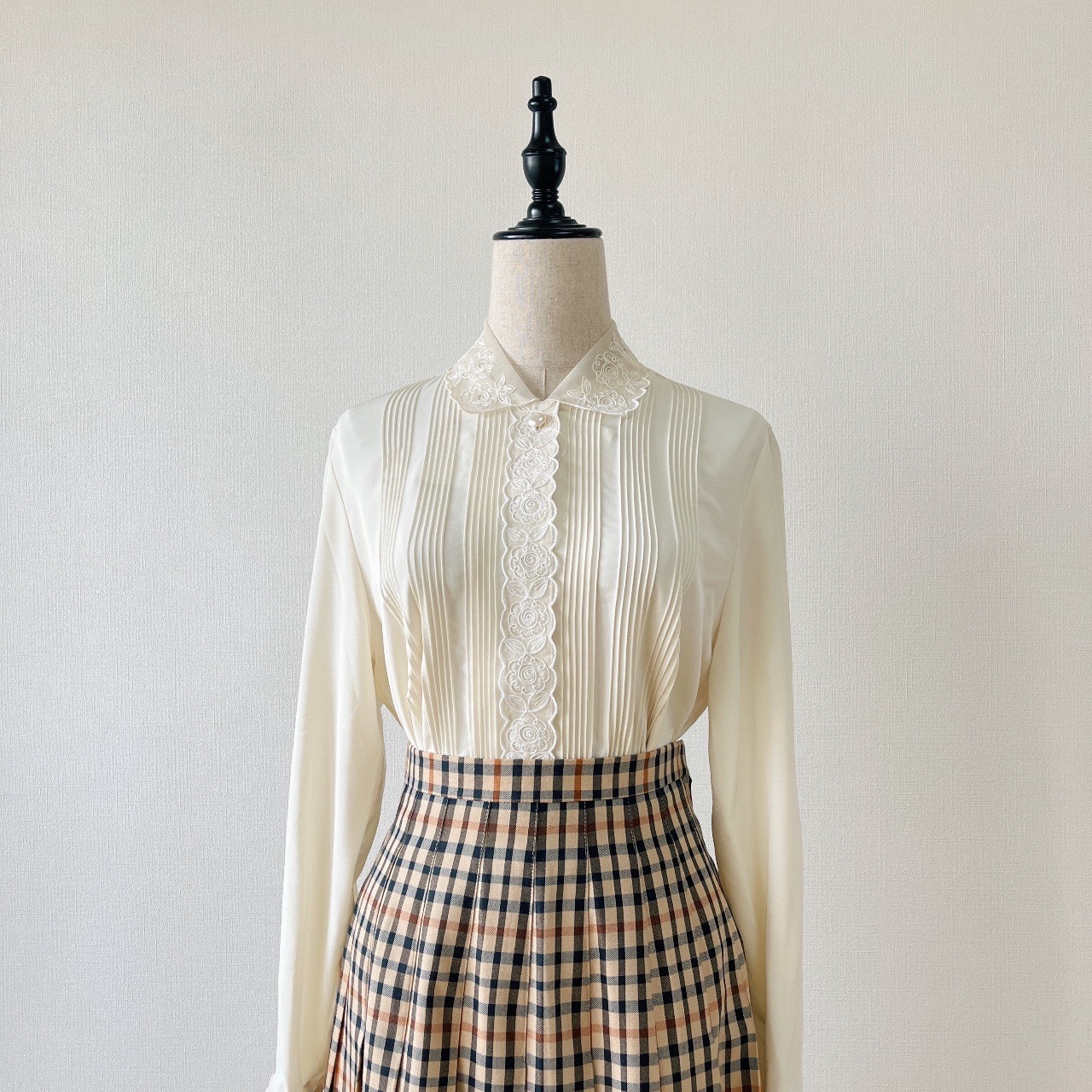 米白色刺繡喱士領古著上衣