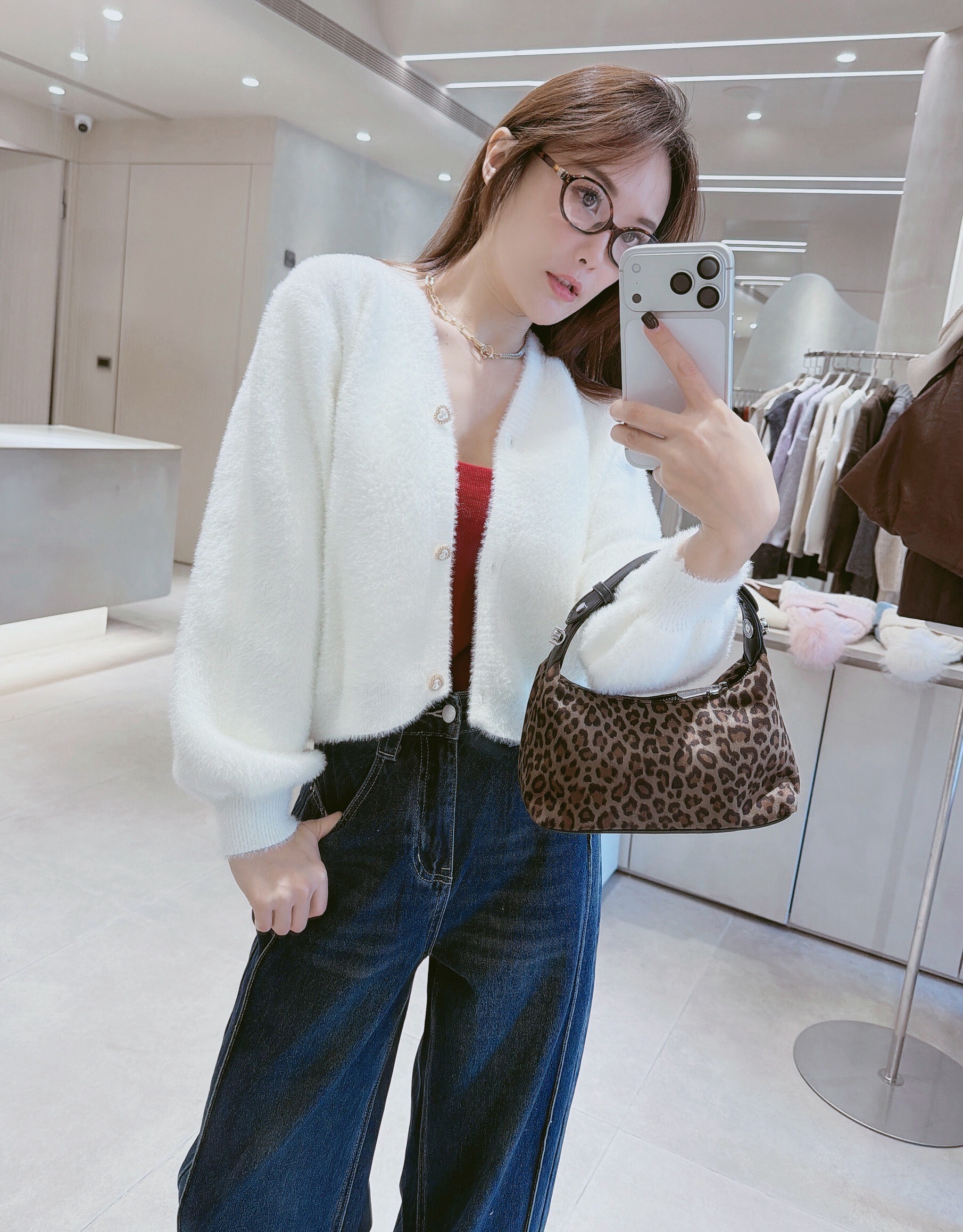 愛心珍珠釦海毛針織衣