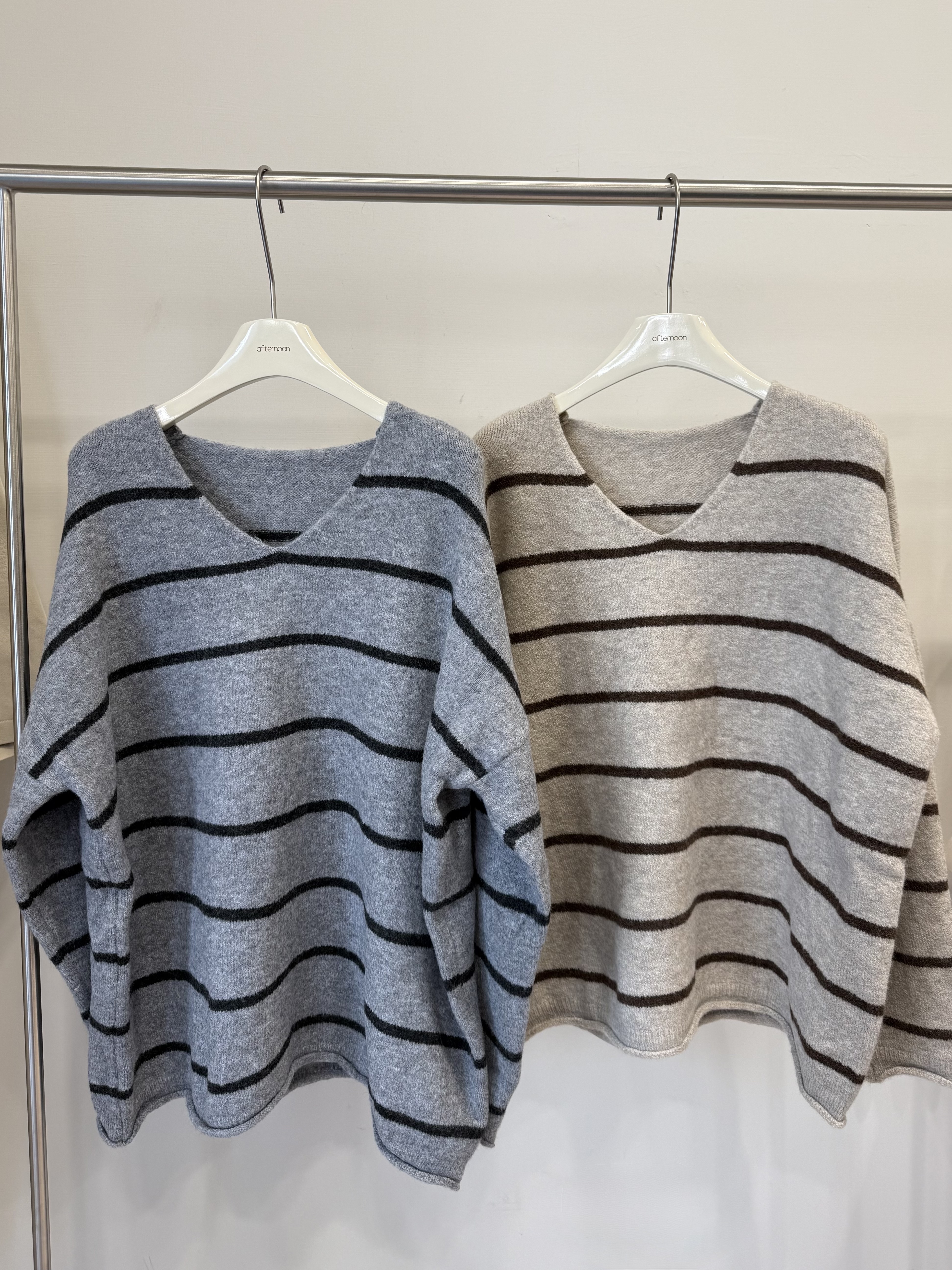 115 條紋V領毛衣