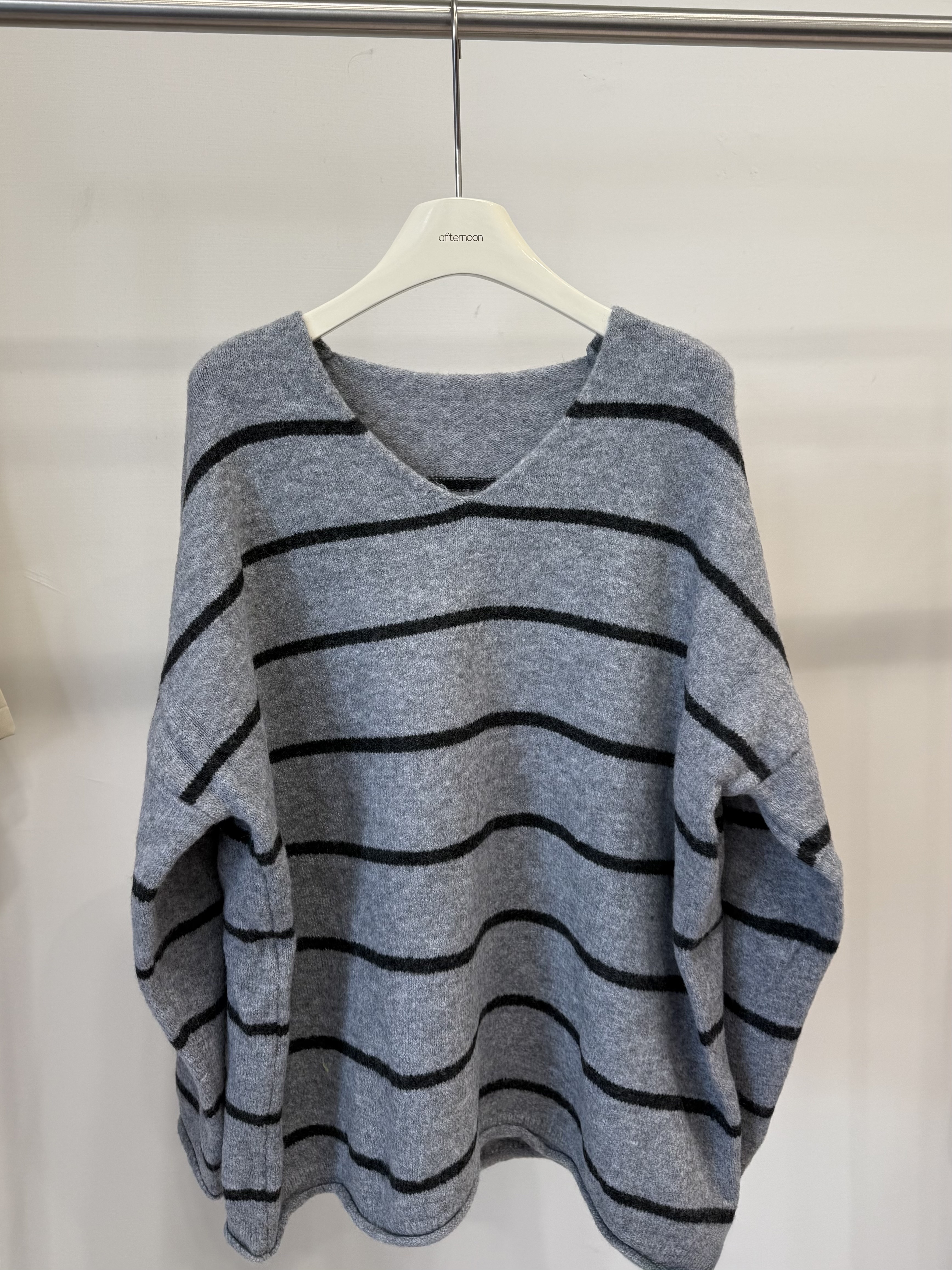 115 條紋V領毛衣