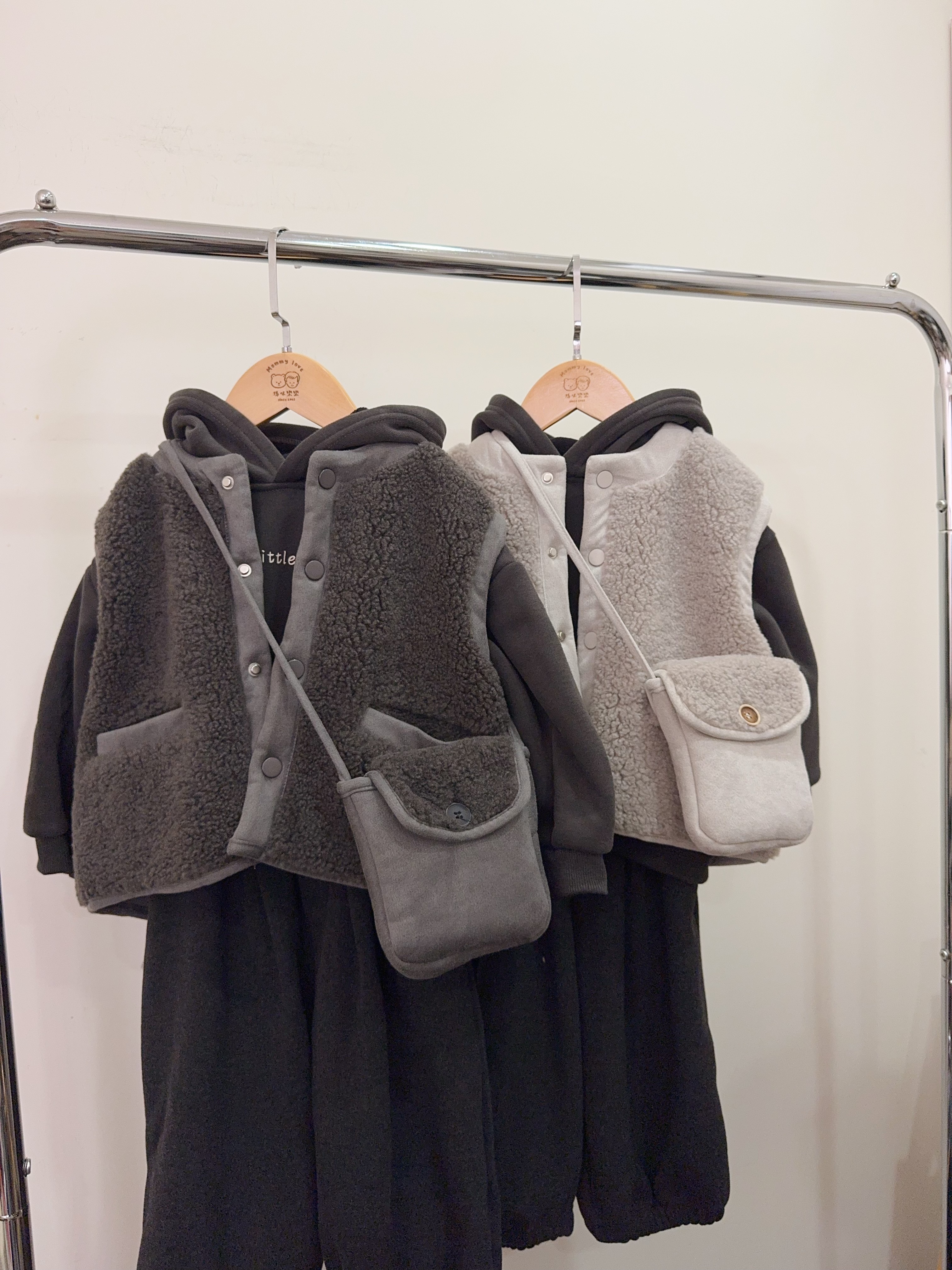 8505幫你搭好毛絨背心連帽上衣三件組