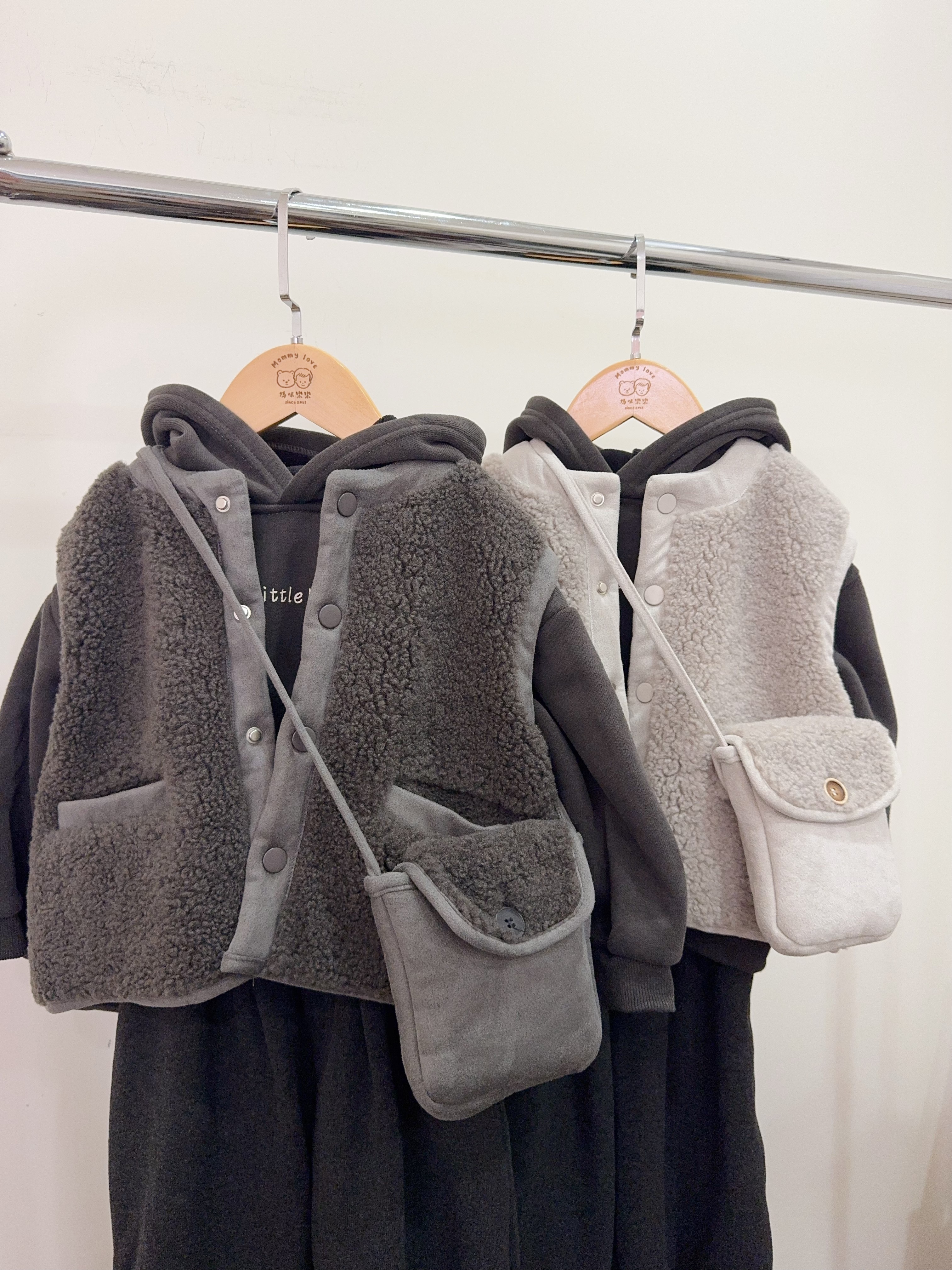 8505幫你搭好毛絨背心連帽上衣三件組