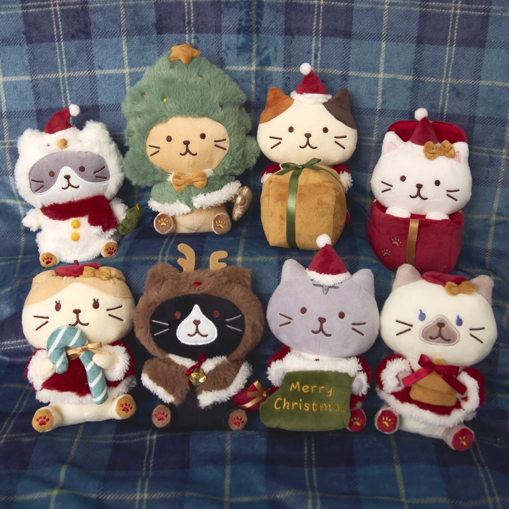 Fuku Fuku Nyanko Christmas Sitting Doll 20cm - Michelan