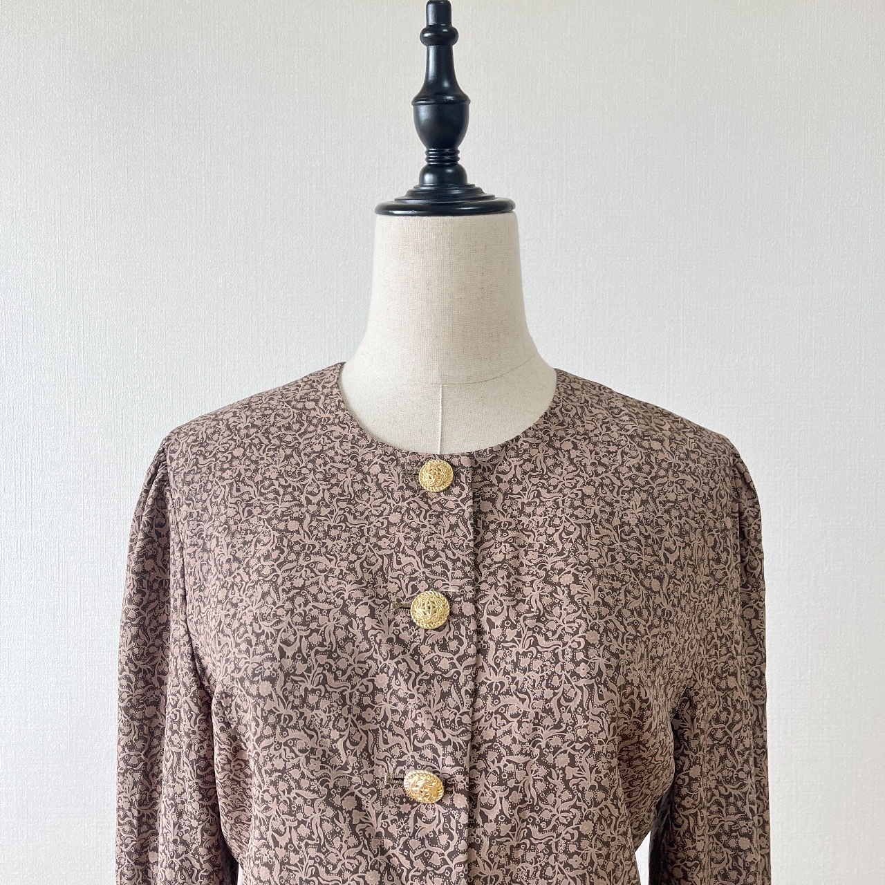 日本製啡色金扣碎花上衣