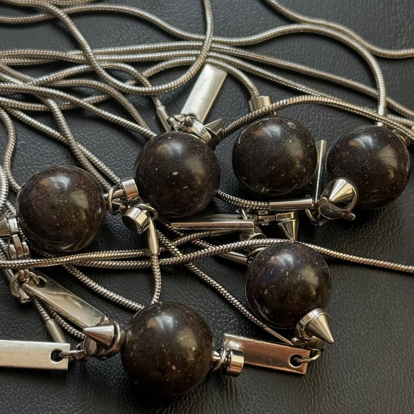 [原石] 澳洲黑蛋白石 鈦鋼項鏈（中間串珠可拆卸更換）