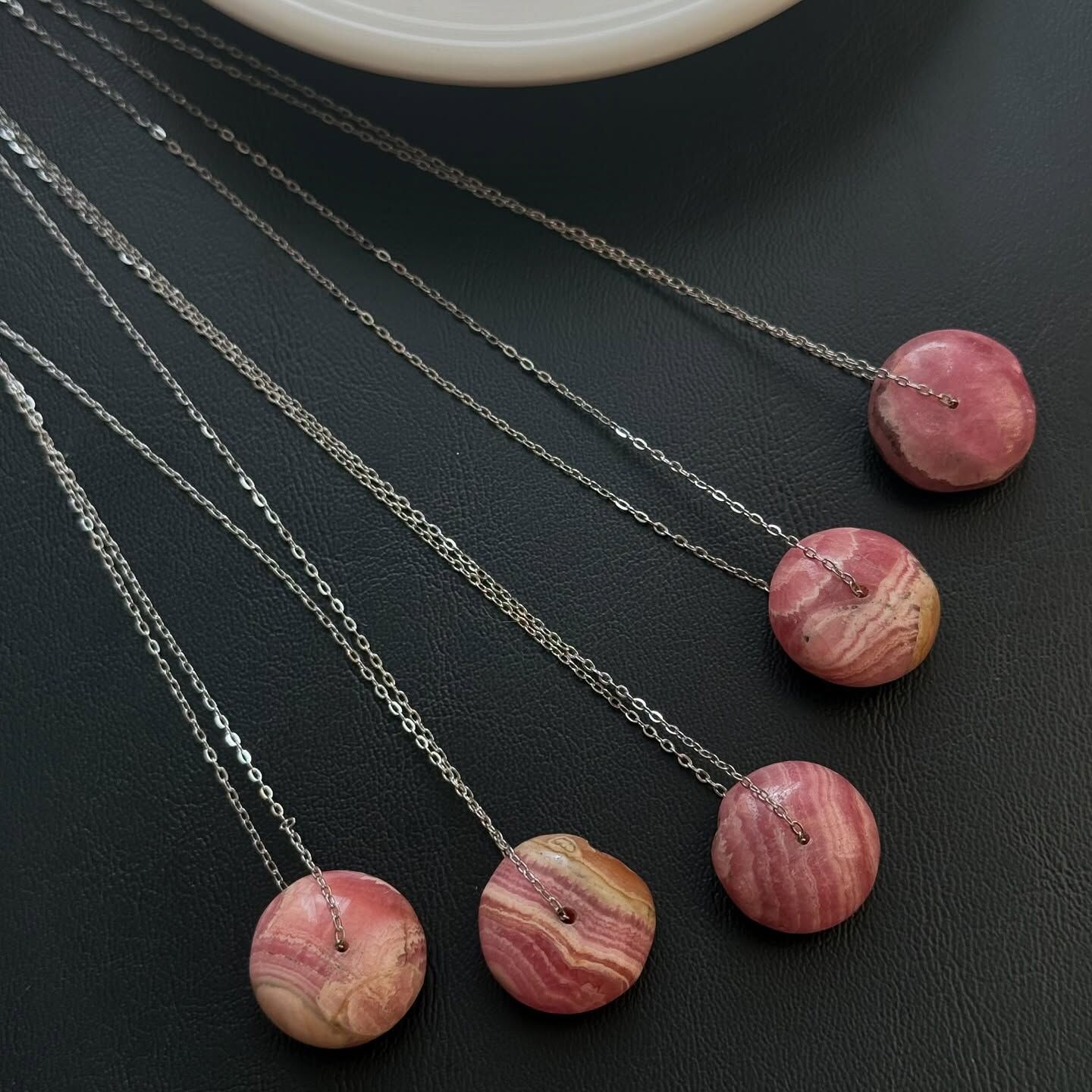 [原石] 菱錳礦 / 紅紋石 鈦鋼項鍊