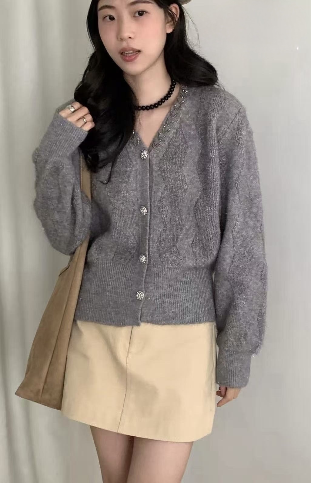 550 V領縫珠開釦針織衫