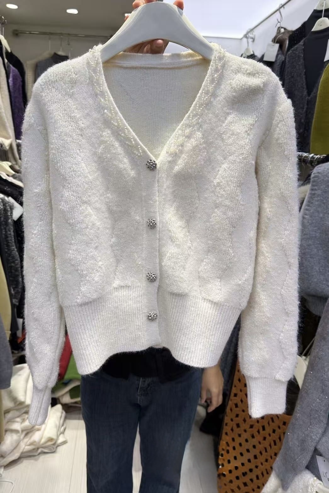 550 V領縫珠開釦針織衫