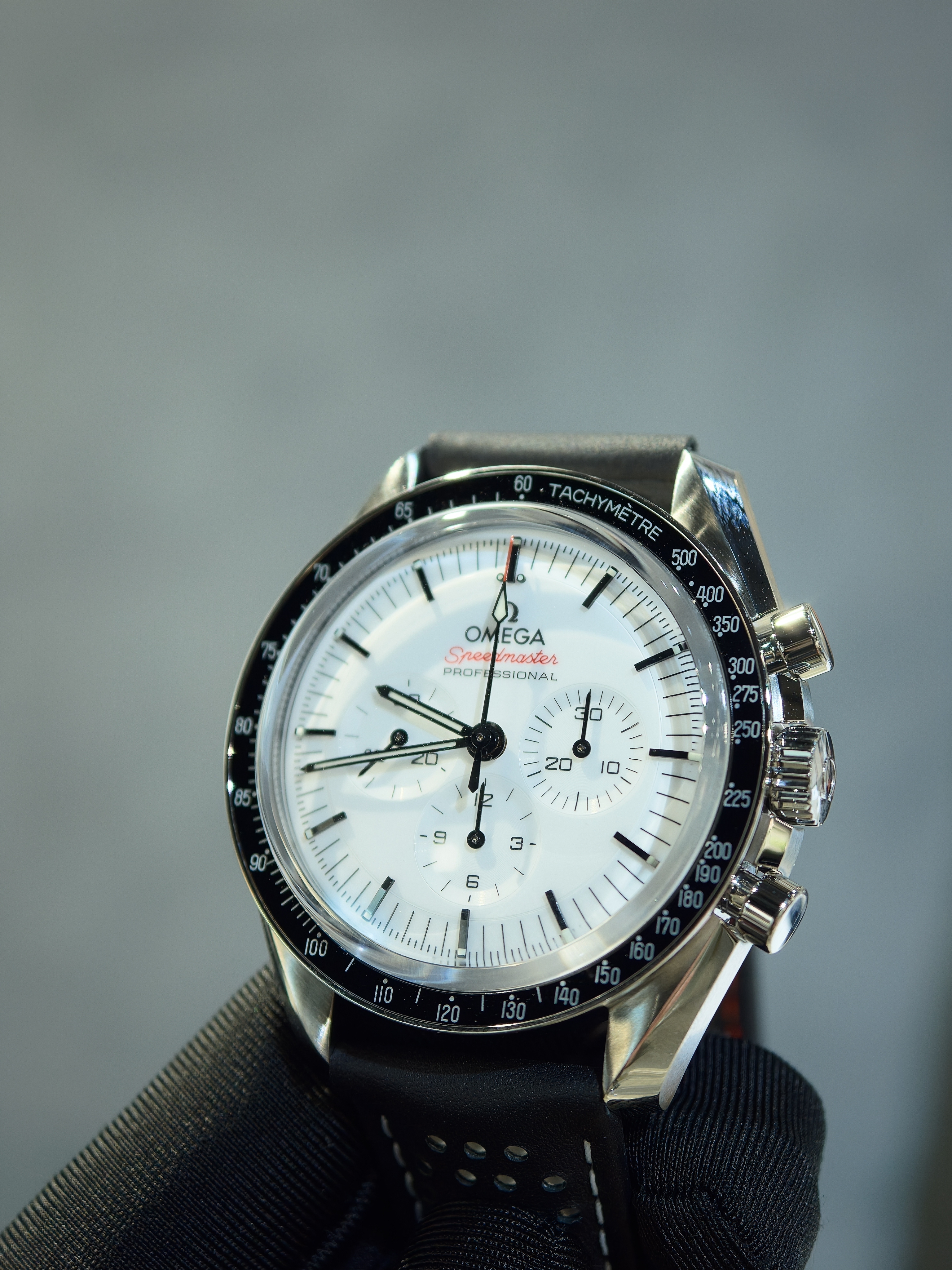 BRAND NEW OMEGA SPEEDMASTER 310.32.42.50.04.002 31032425004002 white Moonwatch Professional 42MM STEEL ON LEATHER STRAP