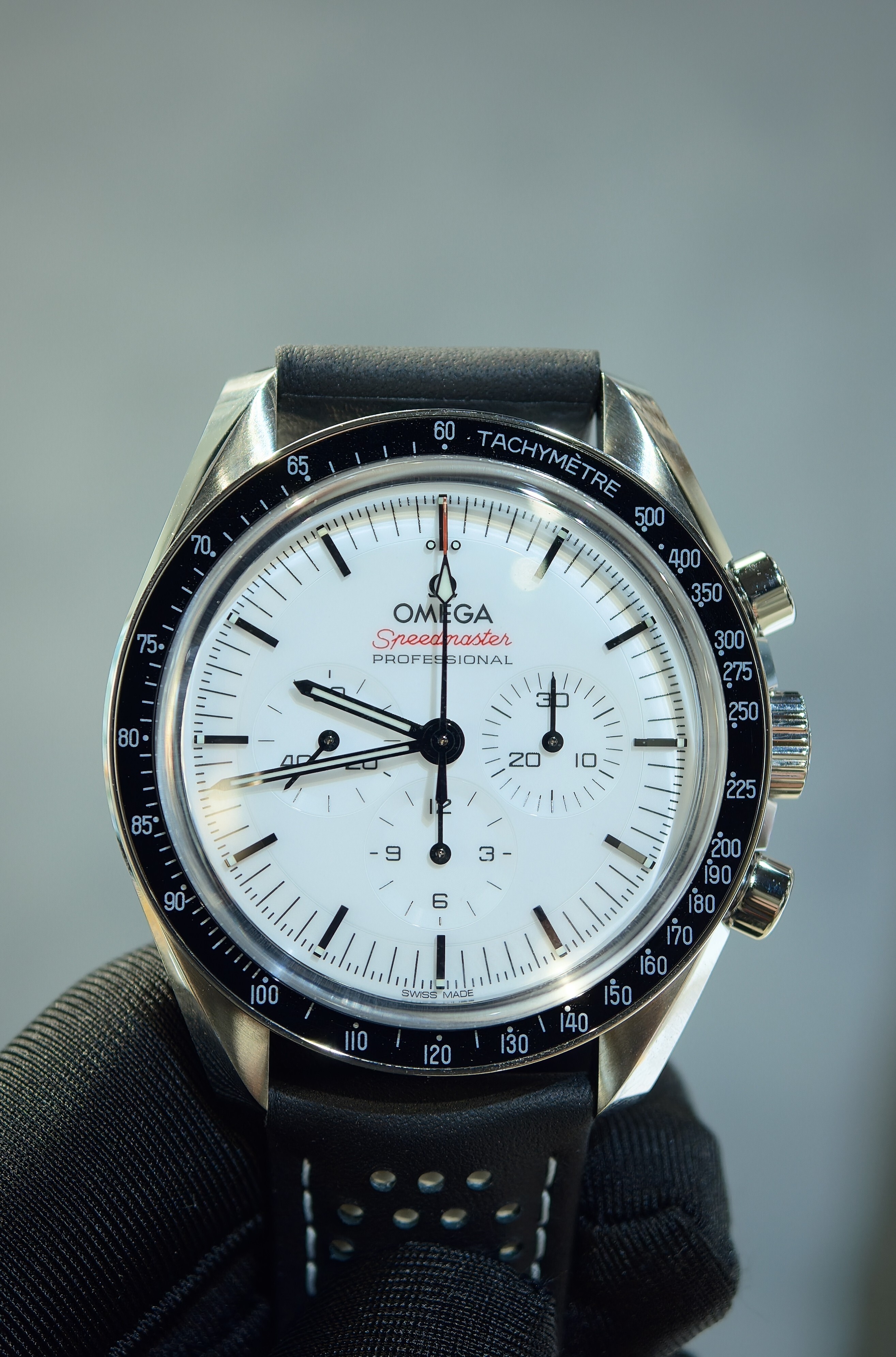 BRAND NEW OMEGA SPEEDMASTER 310.32.42.50.04.002 31032425004002 white Moonwatch Professional 42MM STEEL ON LEATHER STRAP
