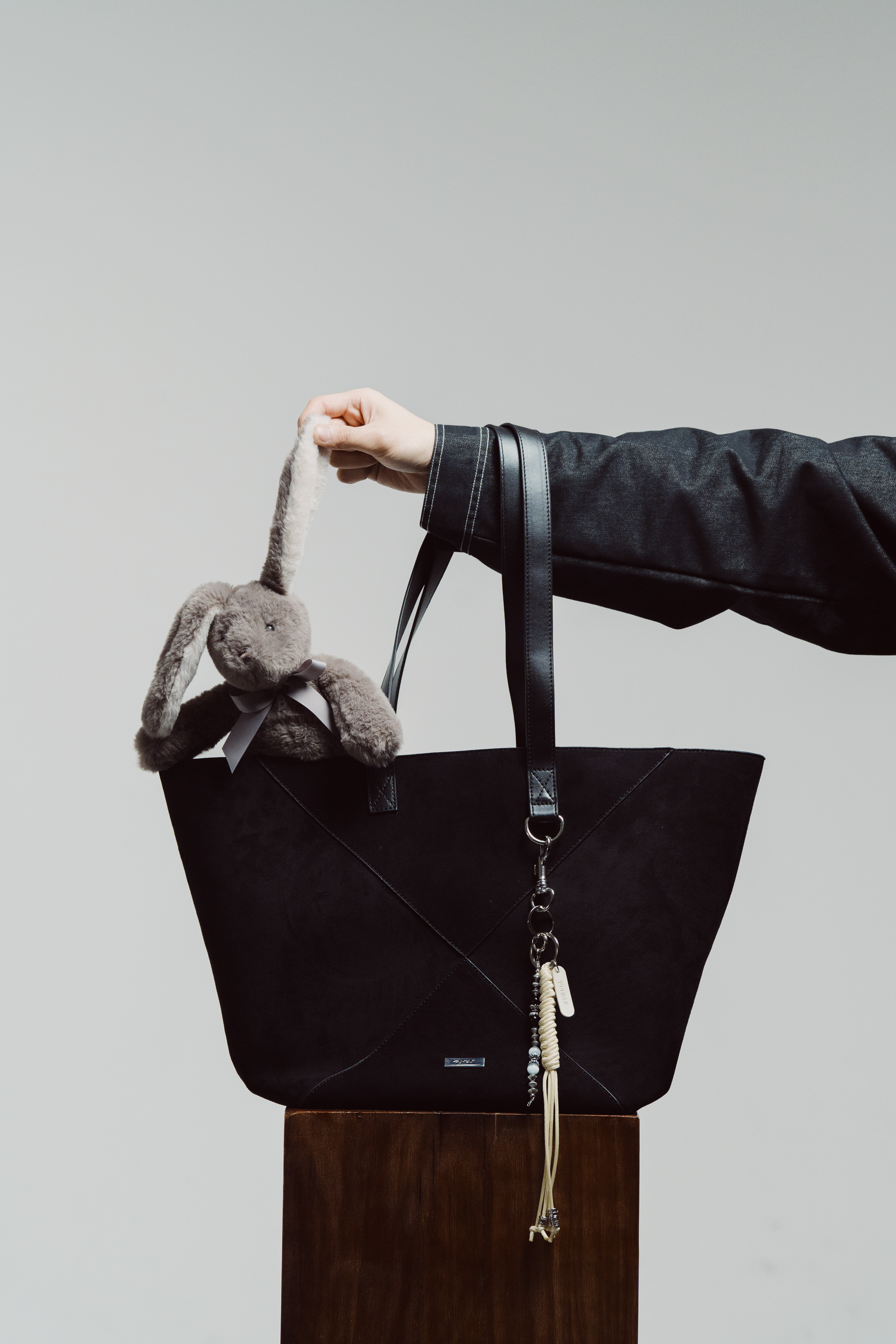 Suede Handbag｜Black｜Hong Kong Original Design