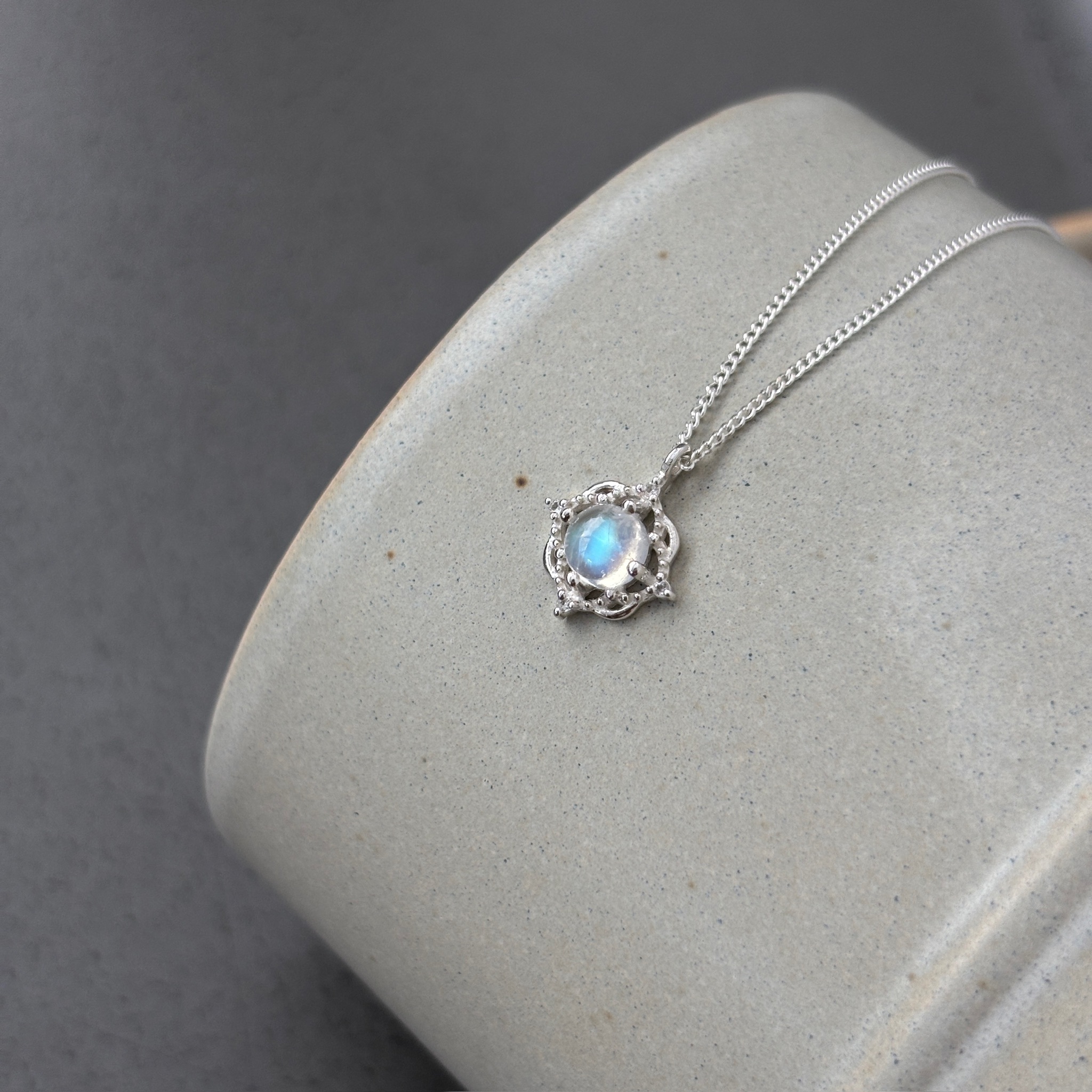 藤蔓月光石項鍊