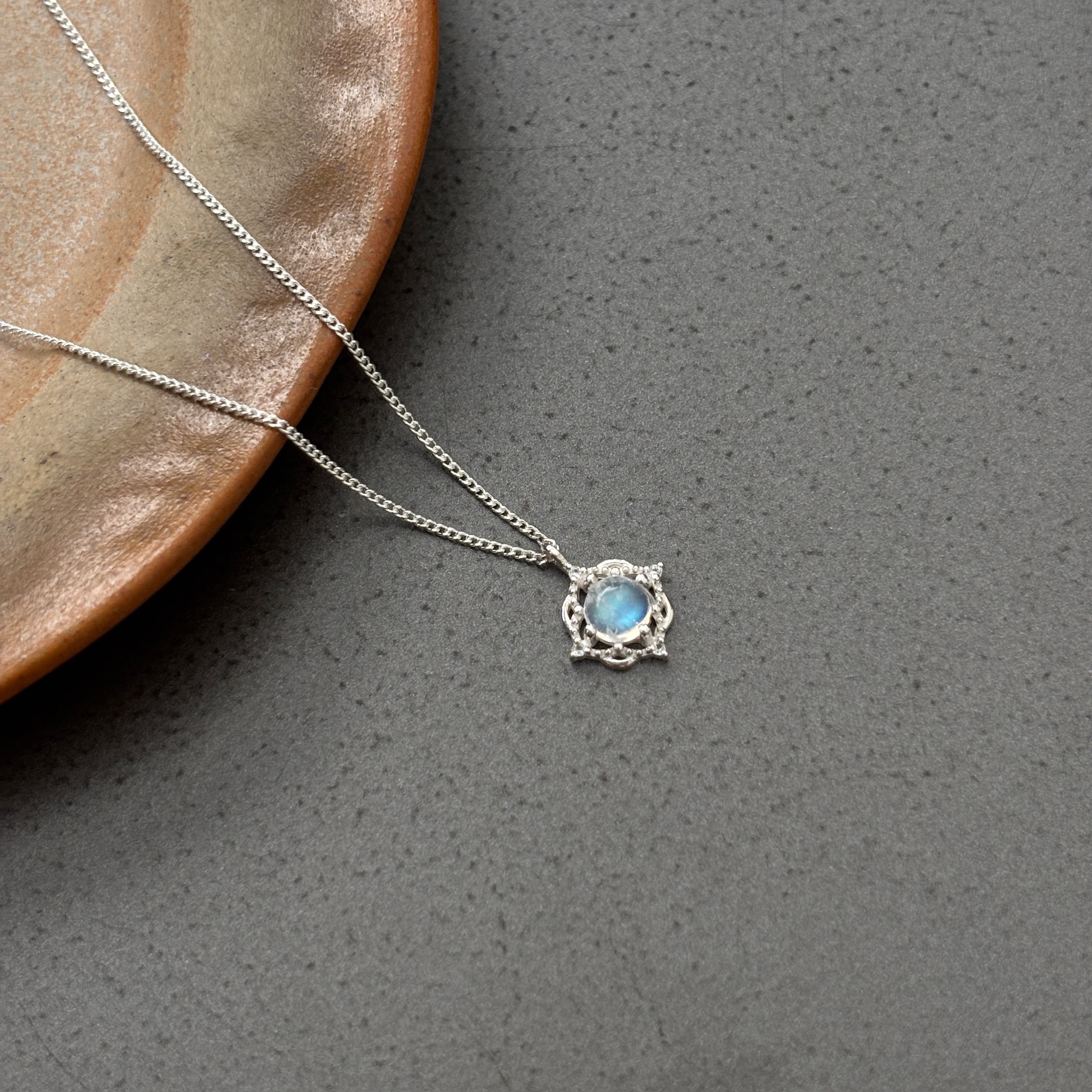 藤蔓月光石項鍊